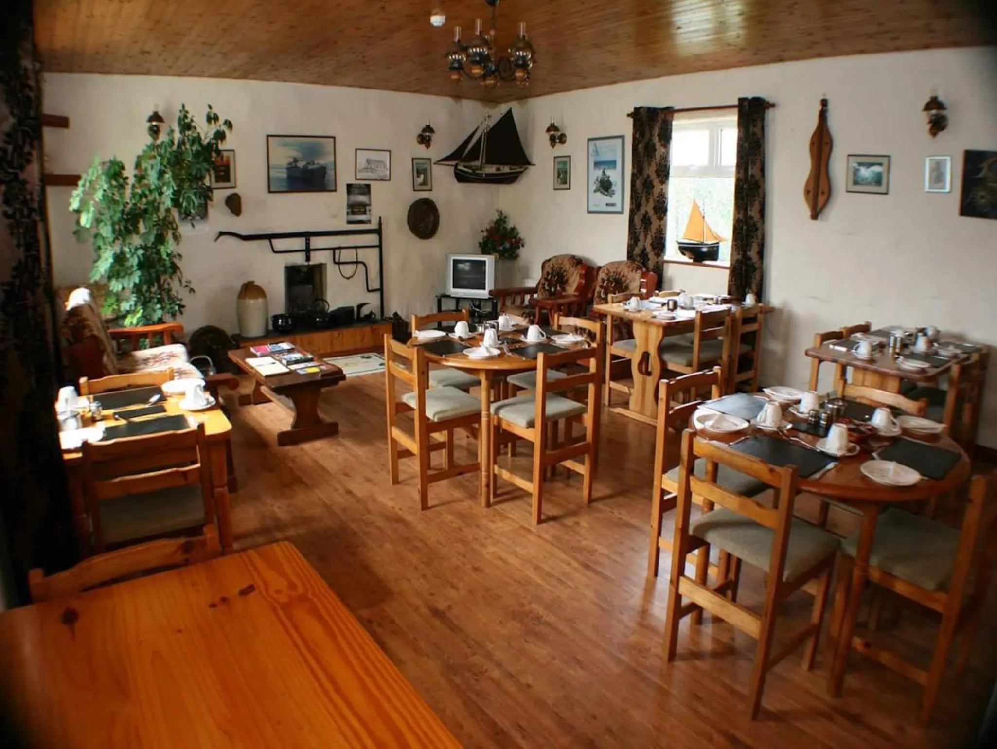 Communal lounge/ TV room in Clai Ban