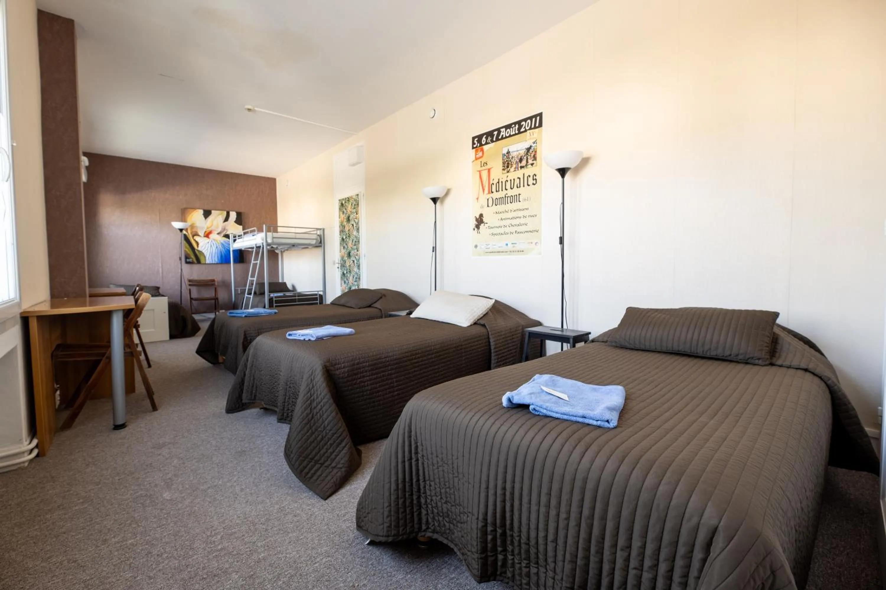 Living room, Bed in Gite Le Relais Saint Michel