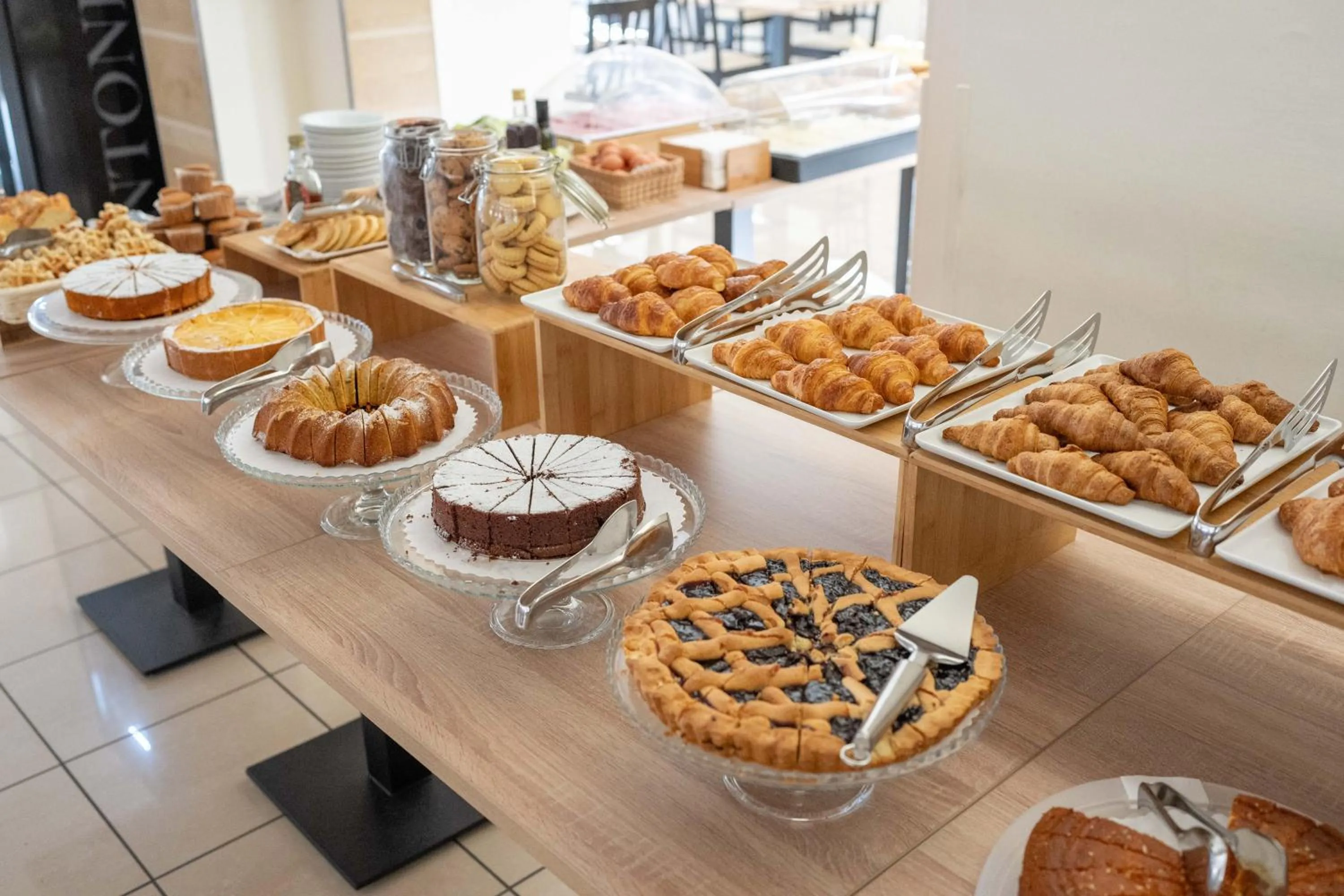 Buffet breakfast in Hotel La Pineta