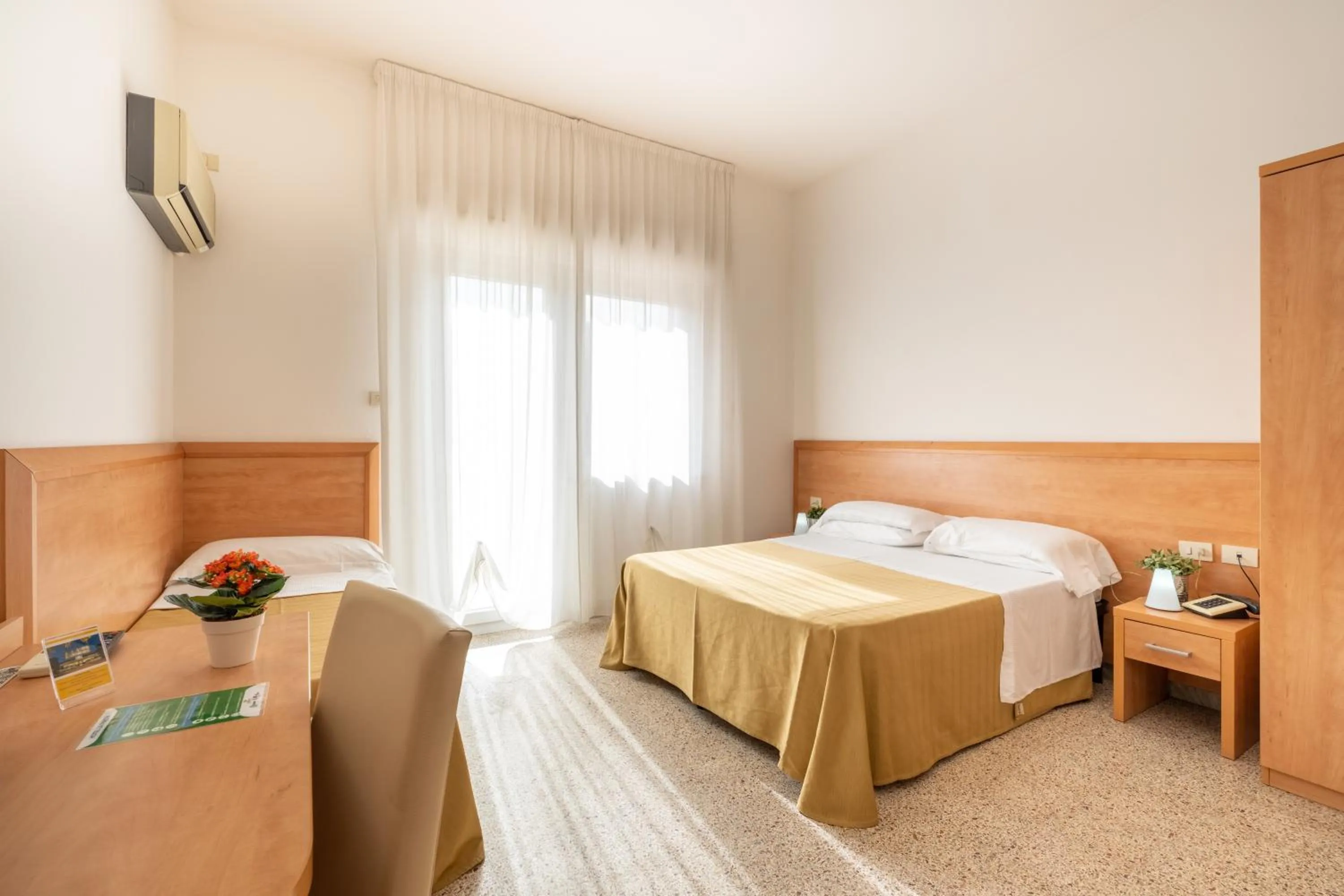 Photo of the whole room in Hotel La Pineta