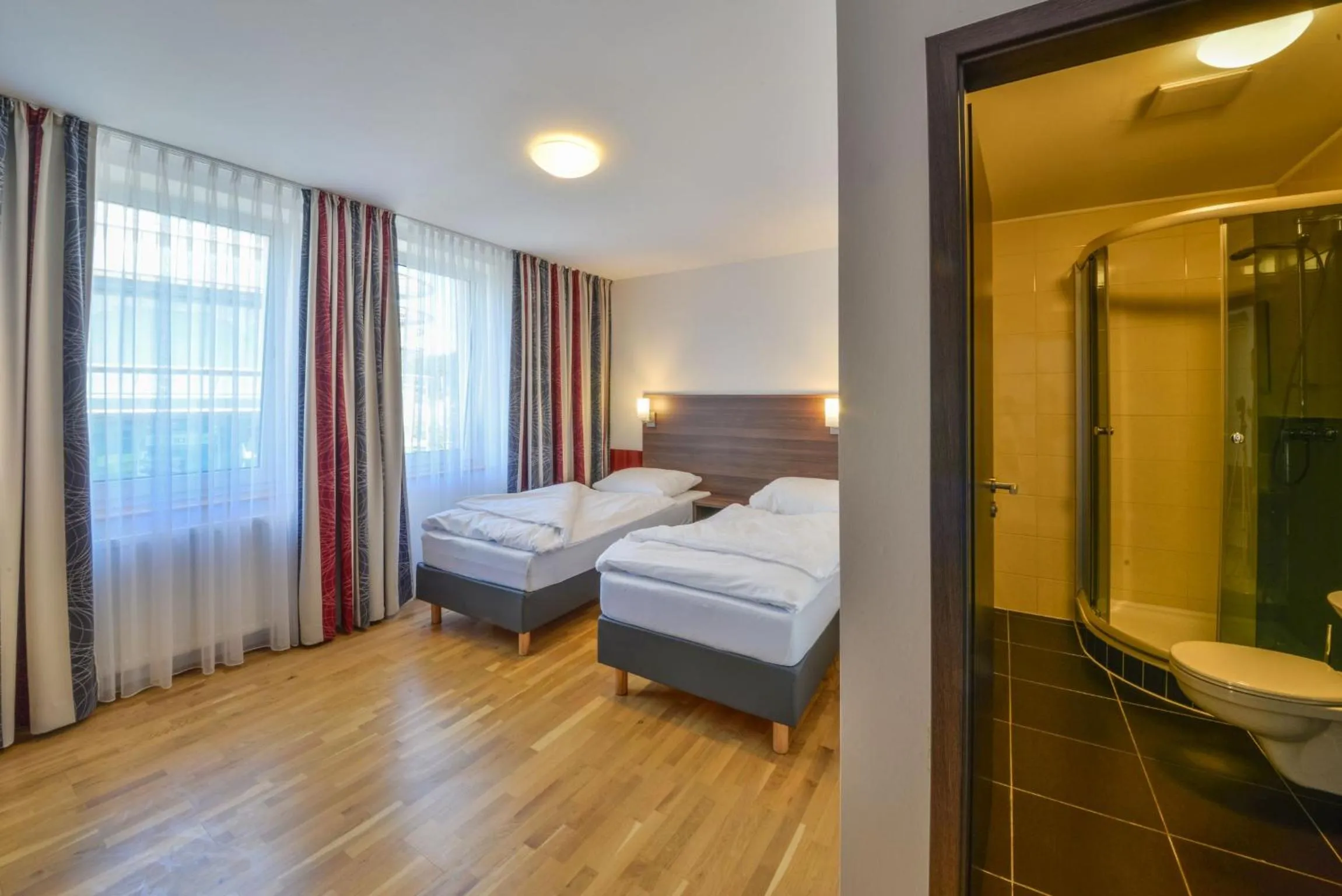 Bedroom, Bed in City Hotel Wetzlar