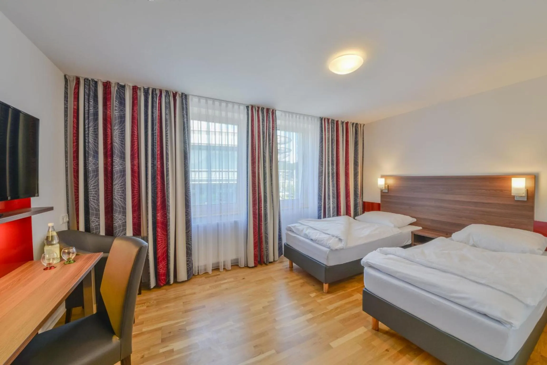Bedroom, Bed in City Hotel Wetzlar