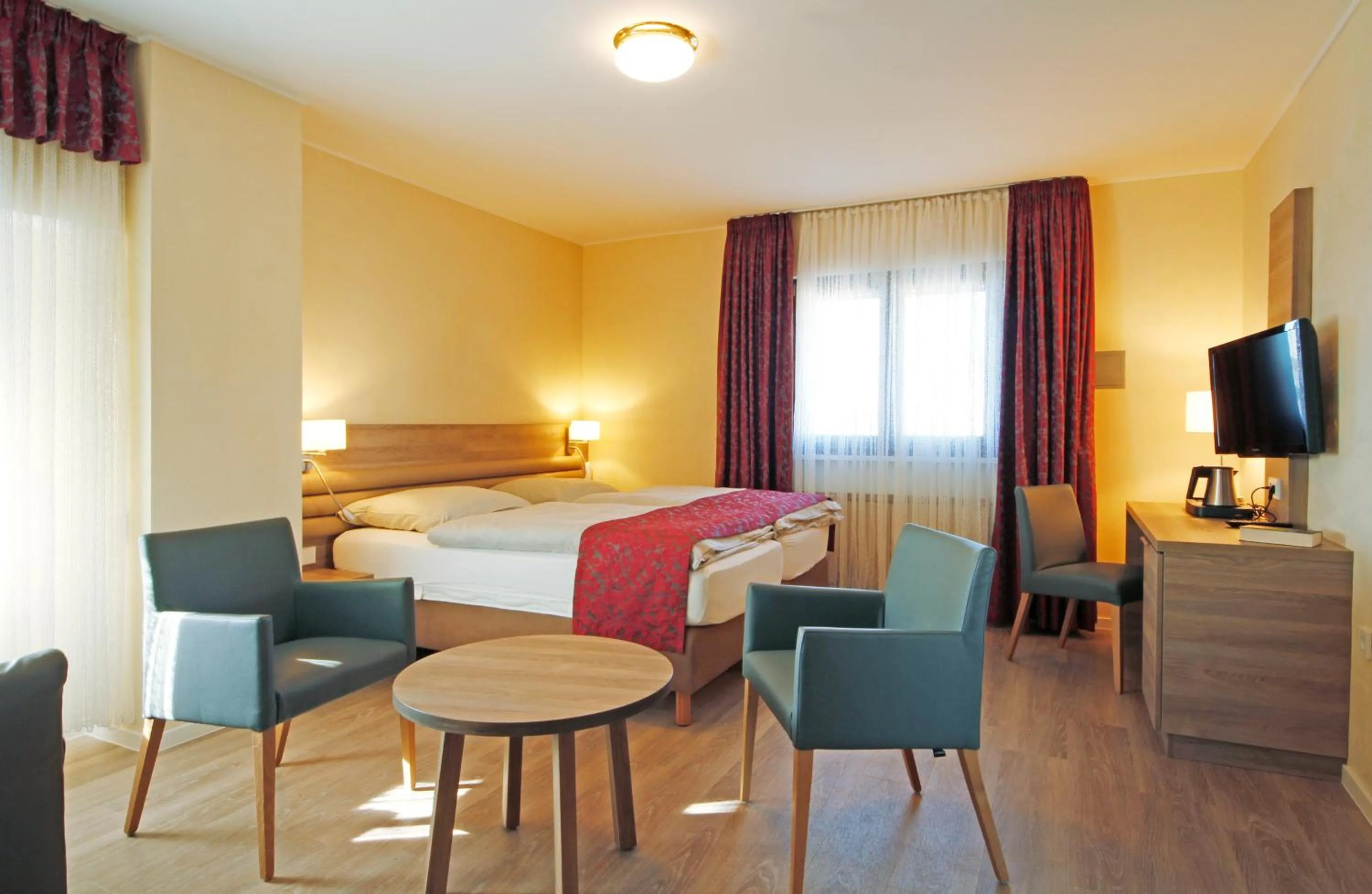 Photo of the whole room, Bed in Hotel Saint Fiacre