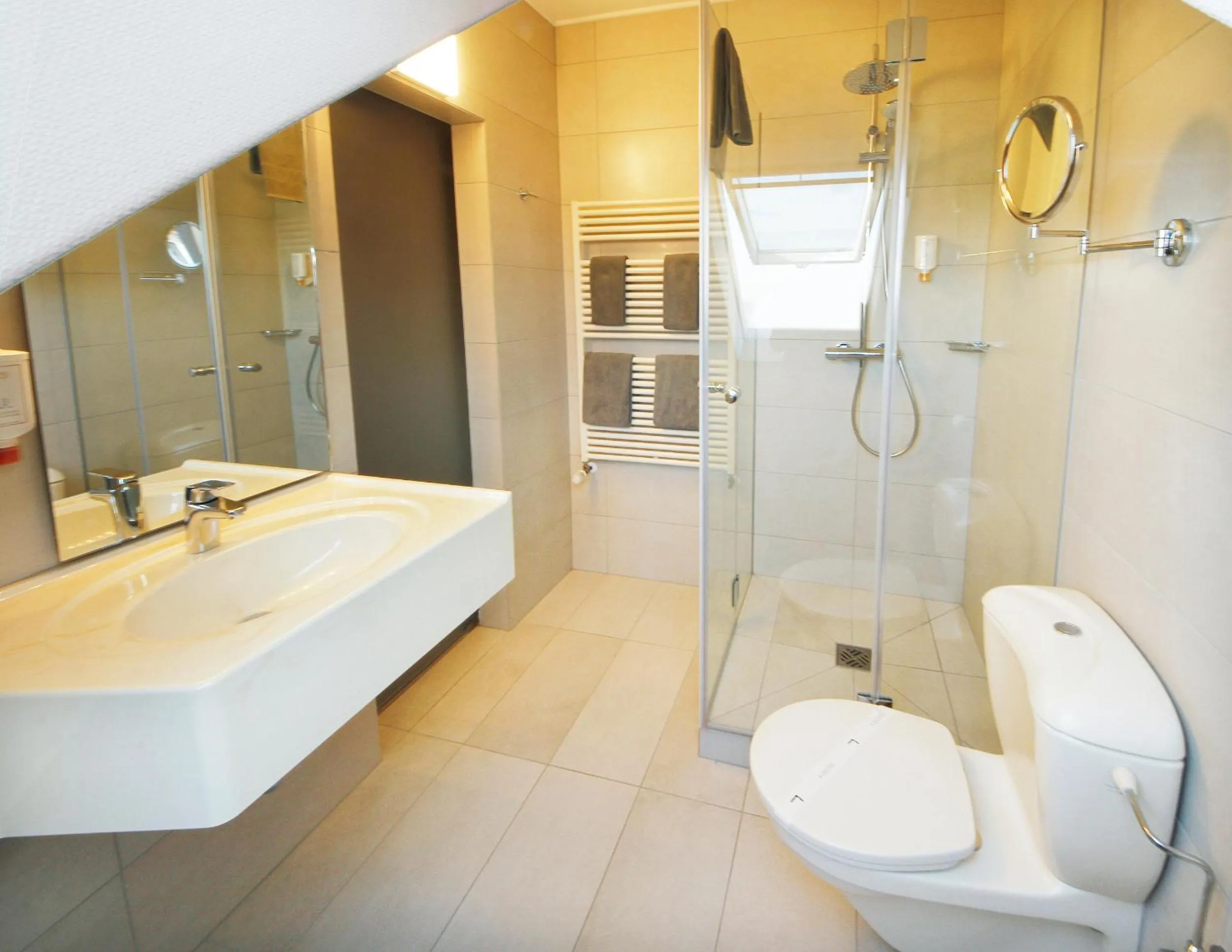 Bathroom in Hotel Saint Fiacre