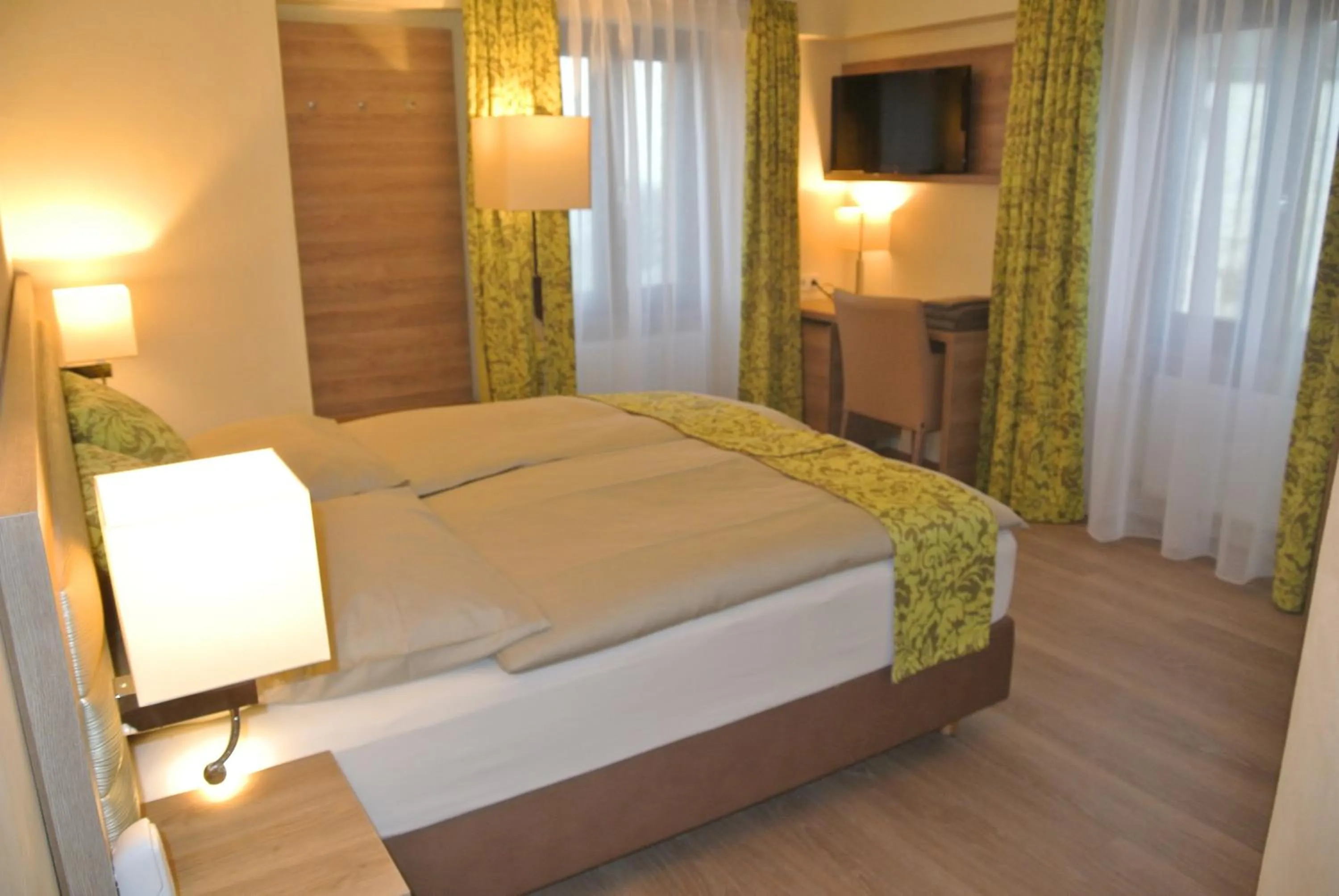 Photo of the whole room, Bed in Hotel Saint Fiacre