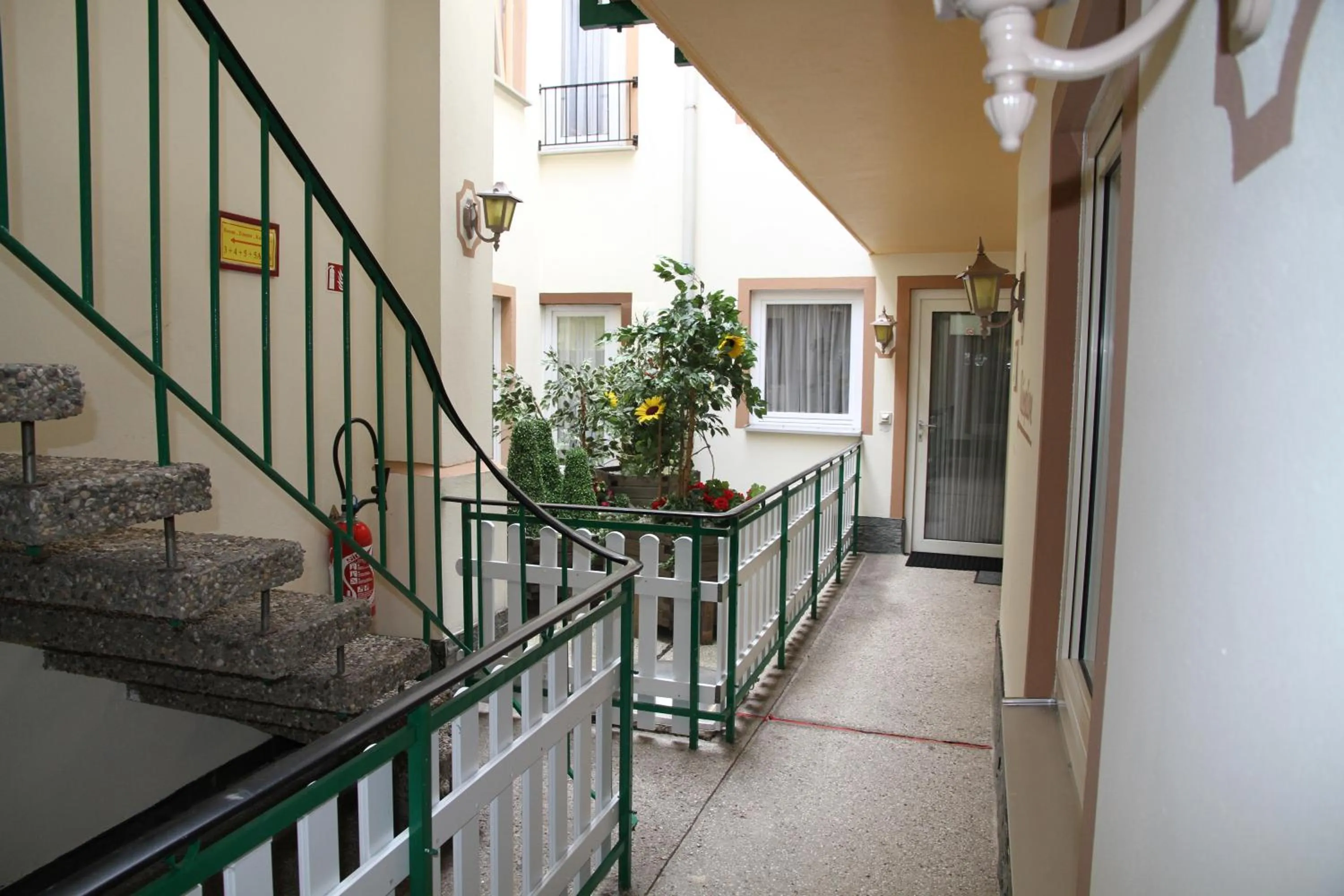 Patio in Bed & Breakfast du Château