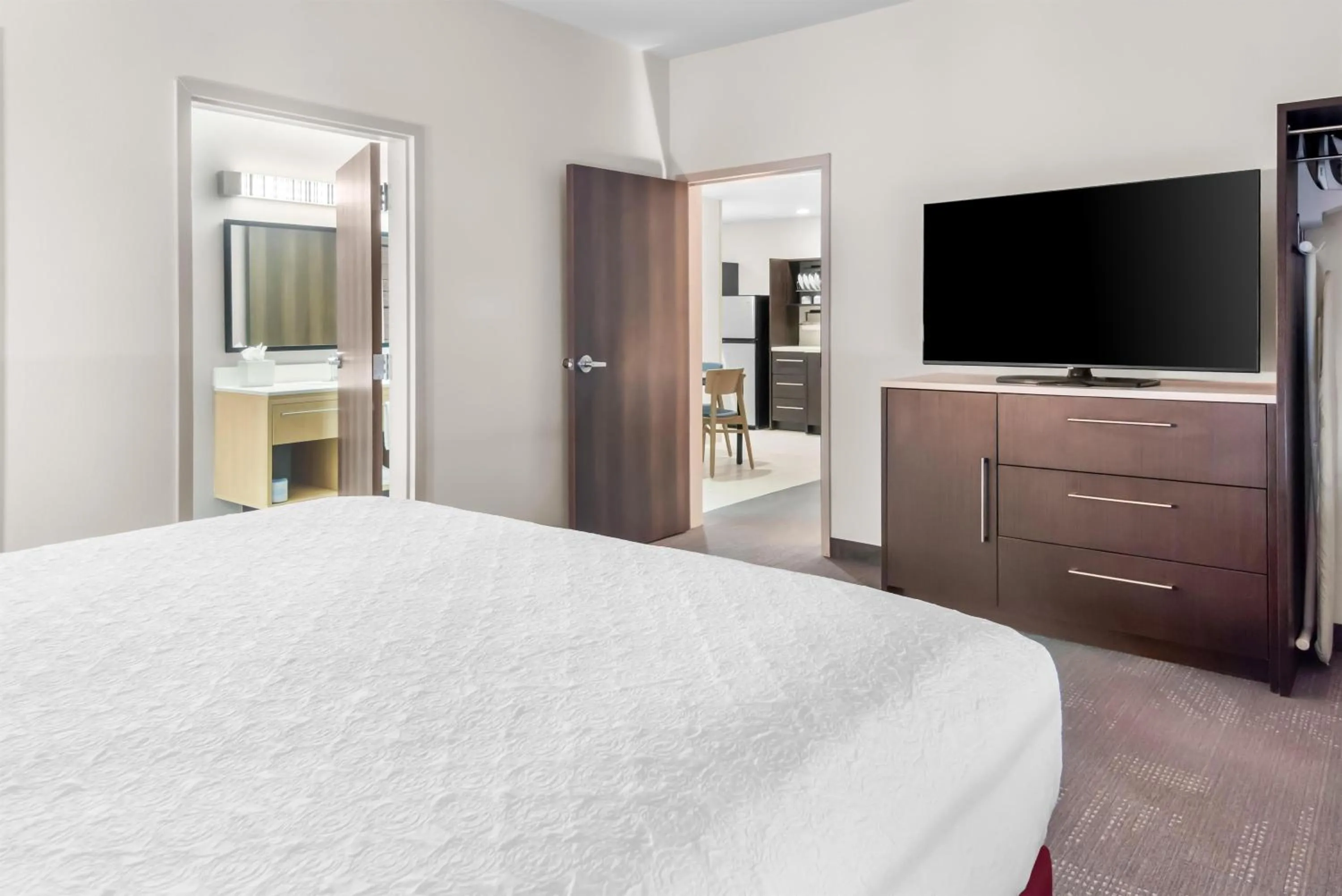 Bed in Home2 Suites By Hilton Dallas Grand Prairie
