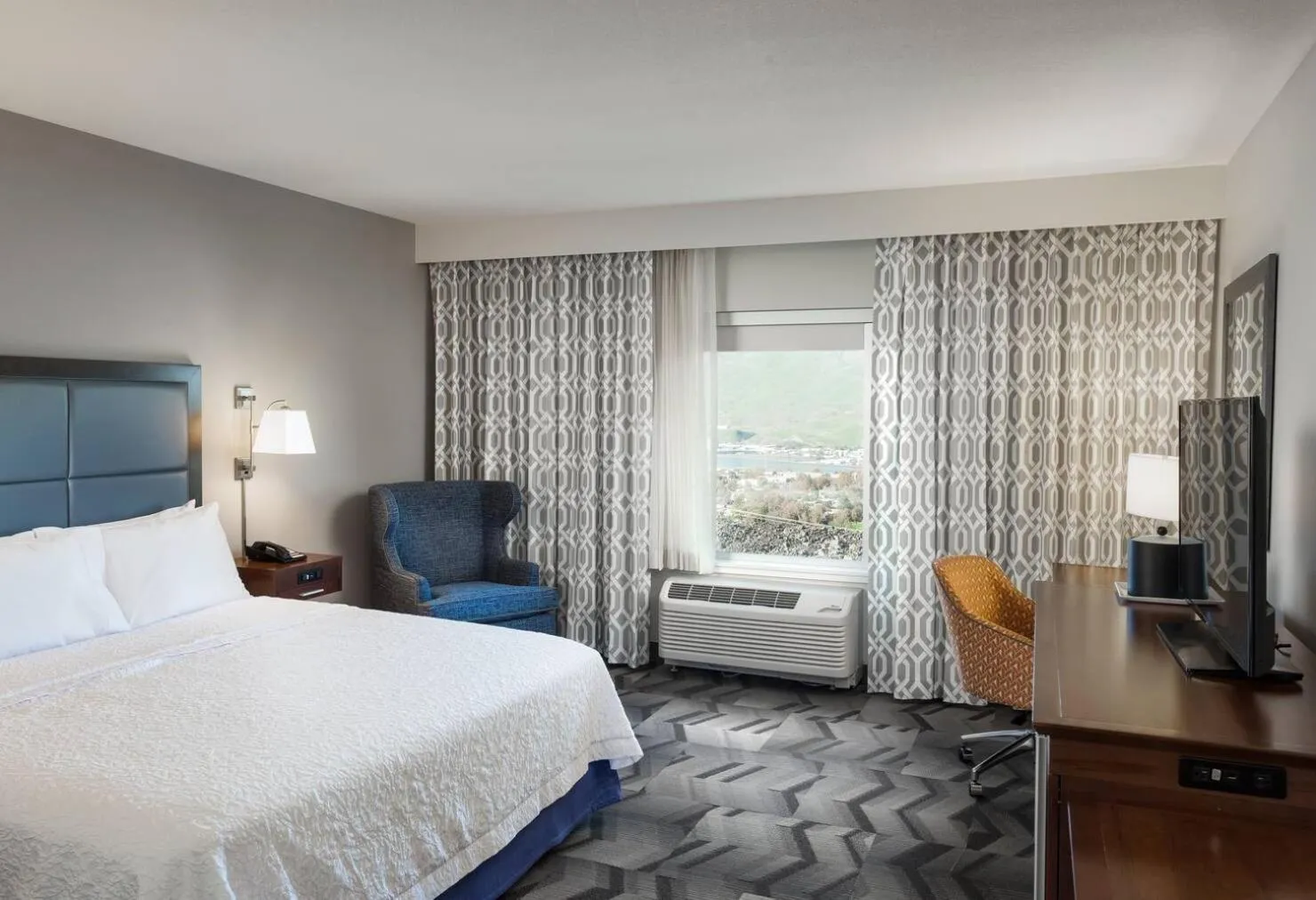 Bed in Hampton Inn Lewiston, ID