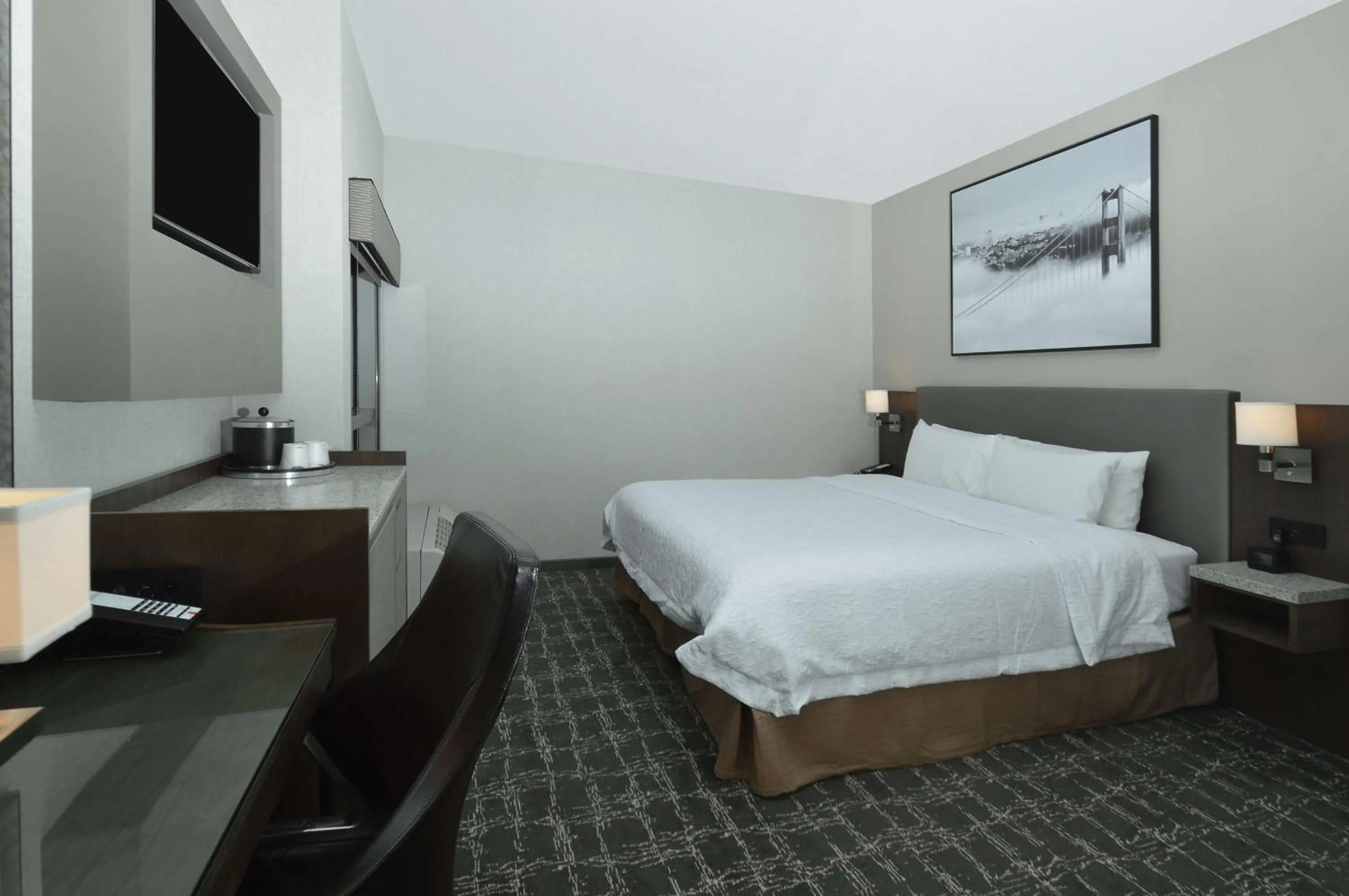 Bed in Hampton Inn - Paragould