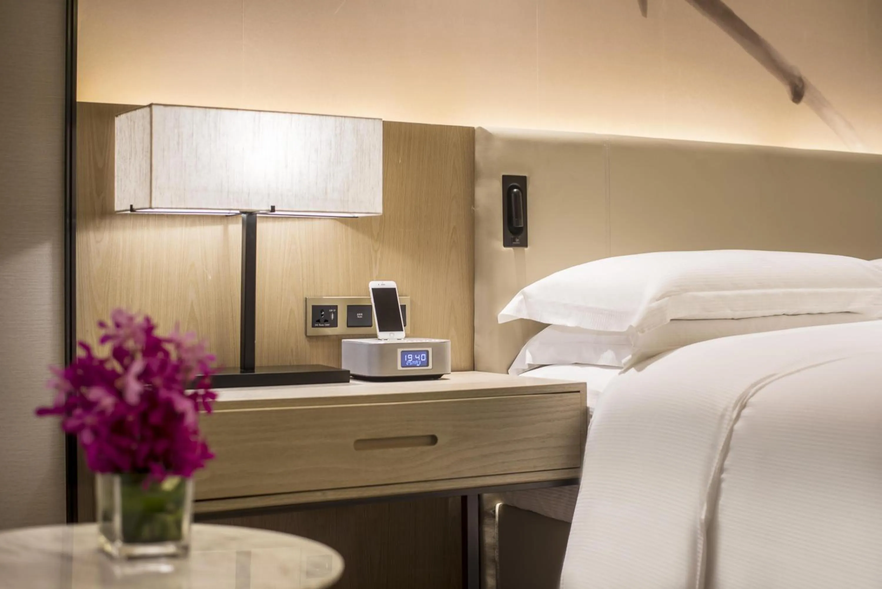 Bed in DoubleTree by Hilton Hotel Shenzhen Longhua