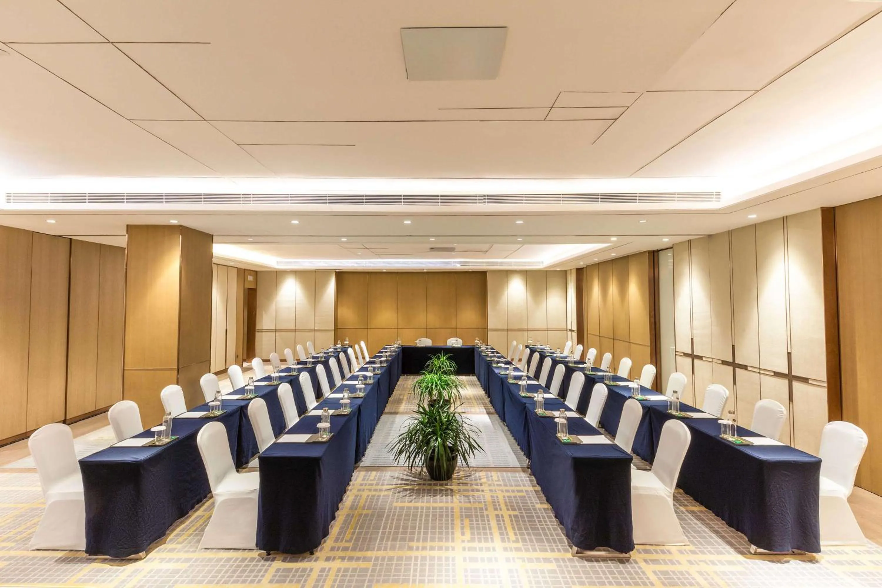 Meeting/conference room in DoubleTree by Hilton Hotel Shenzhen Longhua