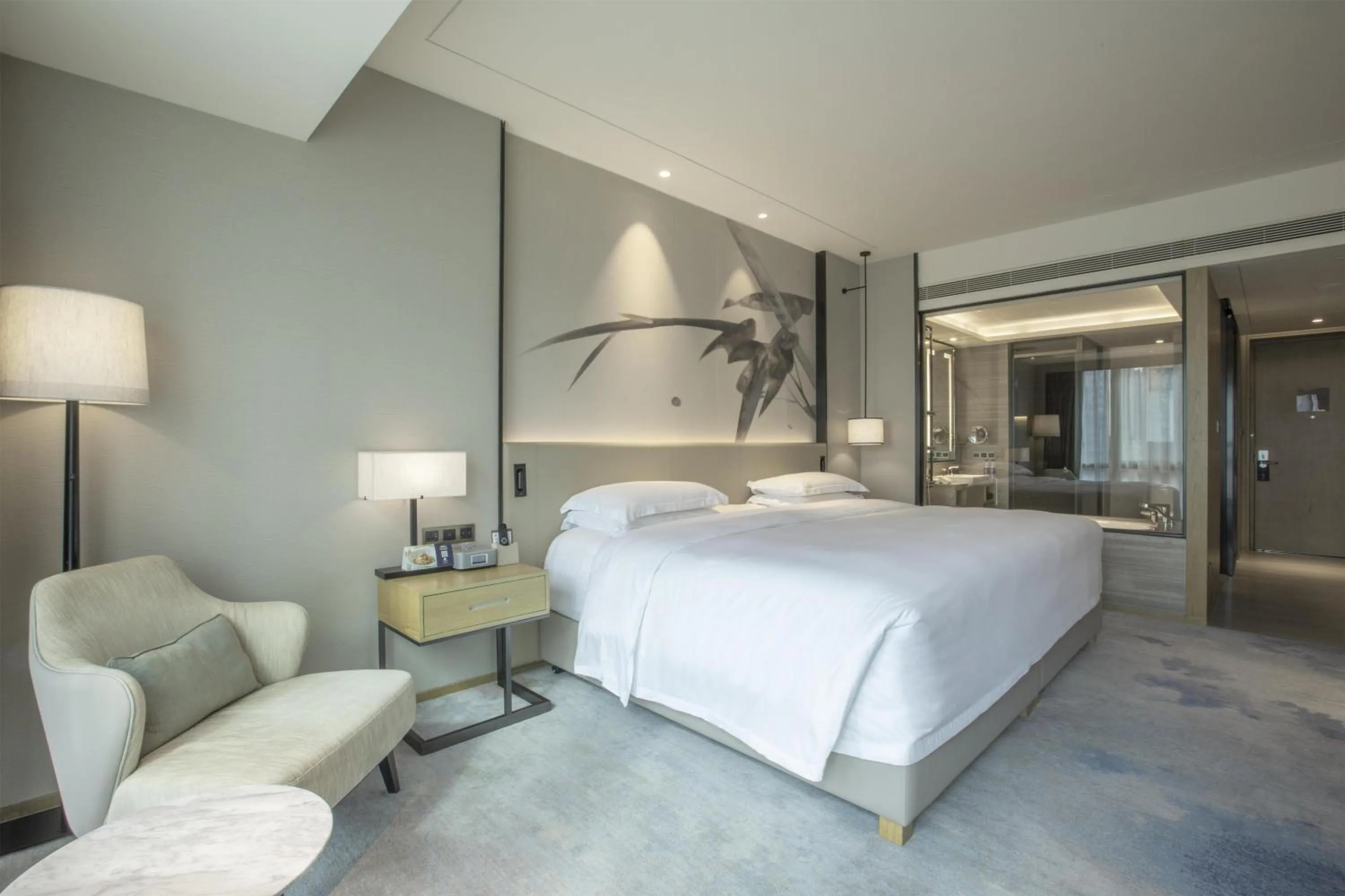 Bathroom, Bed in DoubleTree by Hilton Hotel Shenzhen Longhua