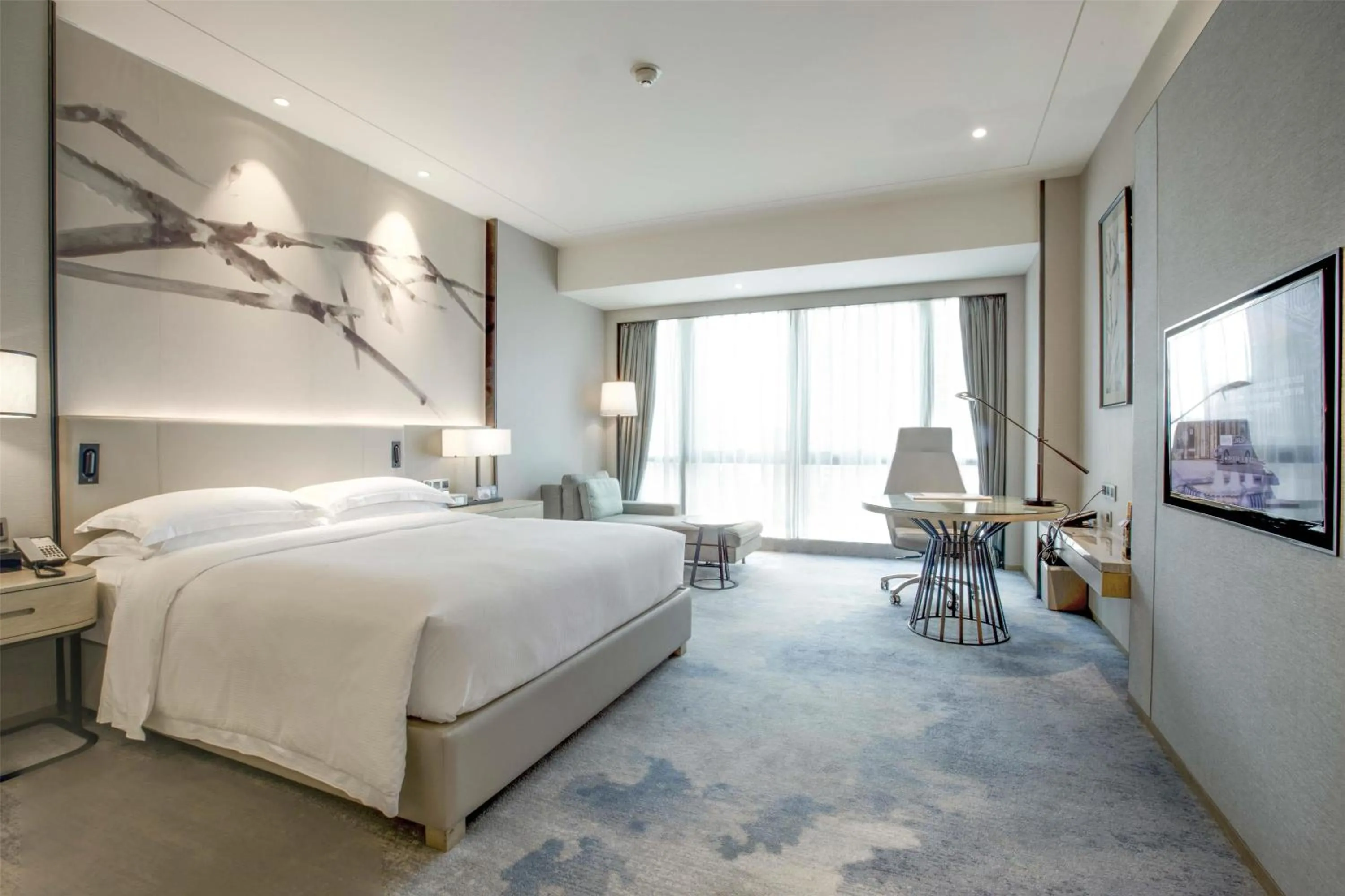 Bed in DoubleTree by Hilton Hotel Shenzhen Longhua