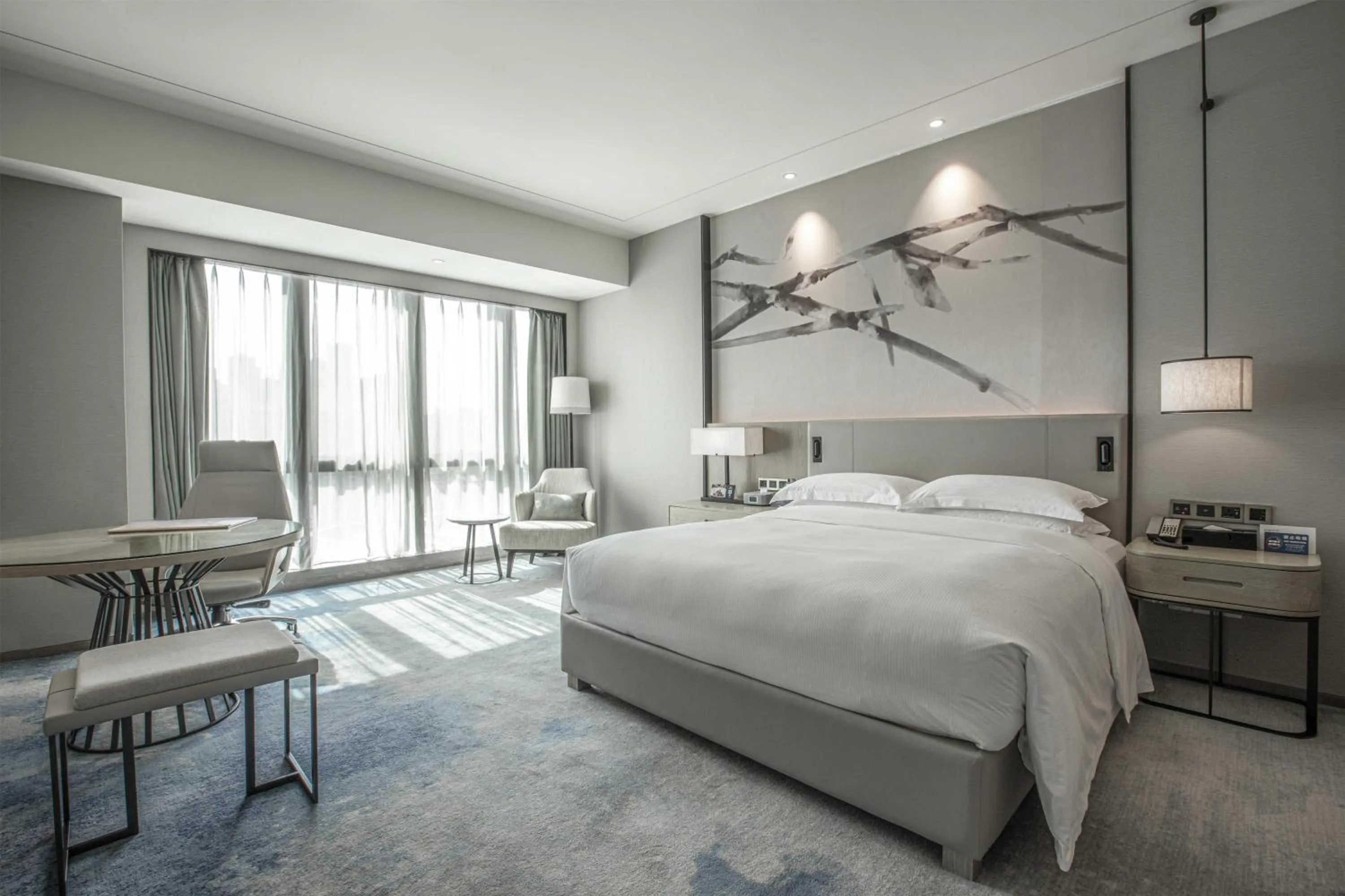 Bed in DoubleTree by Hilton Hotel Shenzhen Longhua
