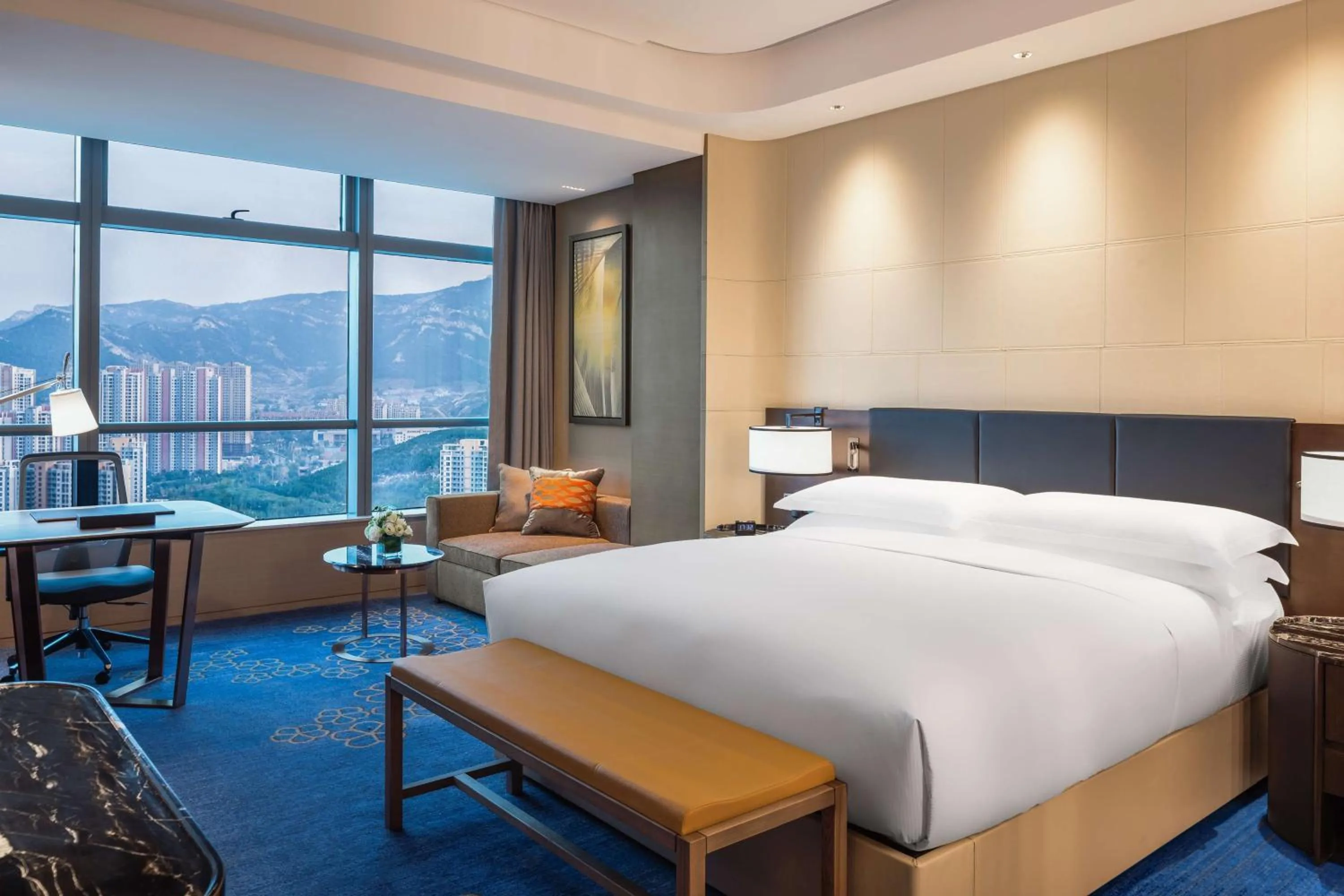 Bed in Hilton Jinan South Hotel & Residences