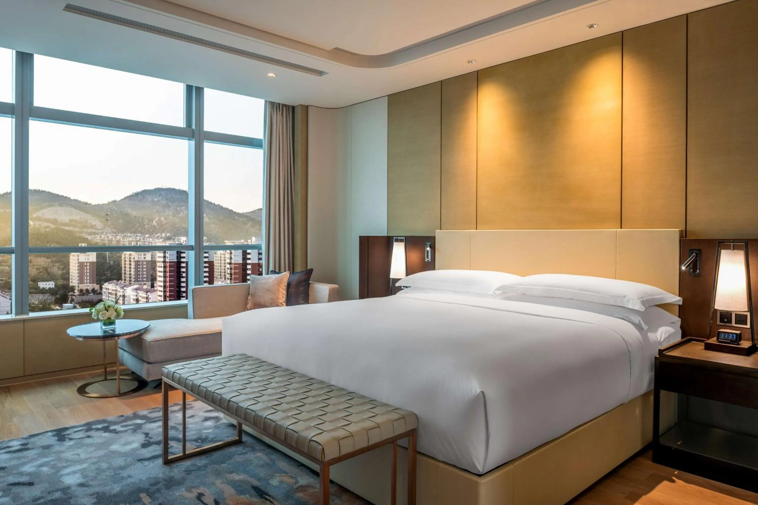 Bed in Hilton Jinan South Hotel & Residences