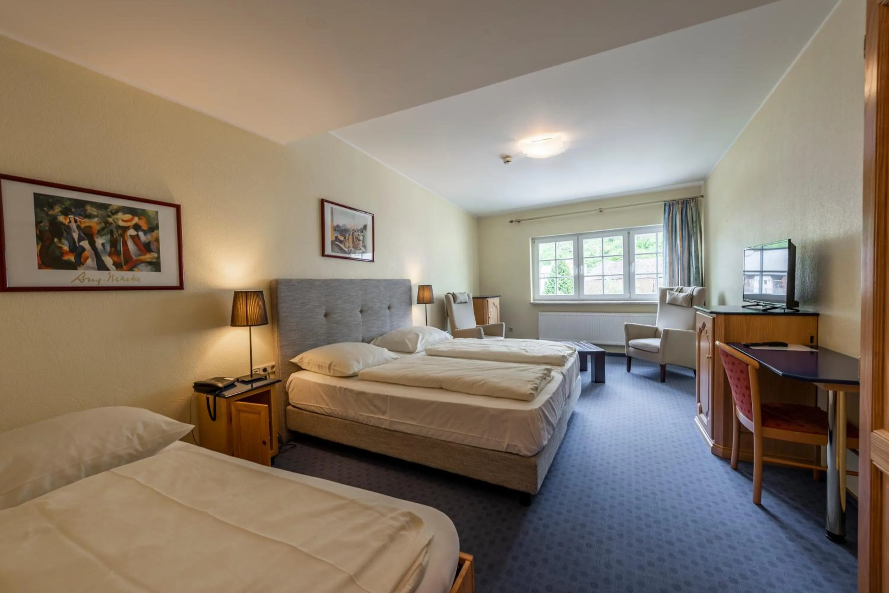 Bed in Hôtel - Restaurant " Victor Hugo"