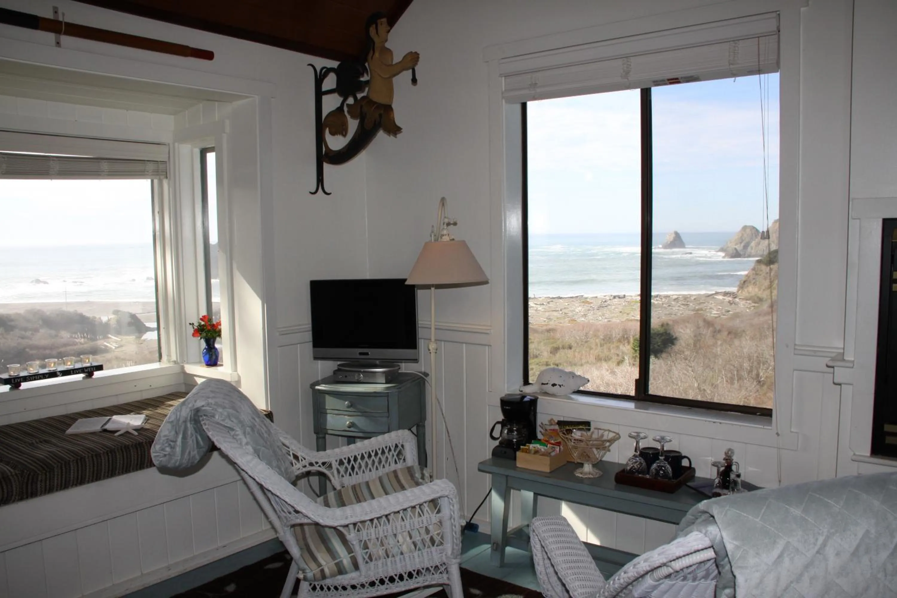 Seating area in Elk Cove Inn & Spa