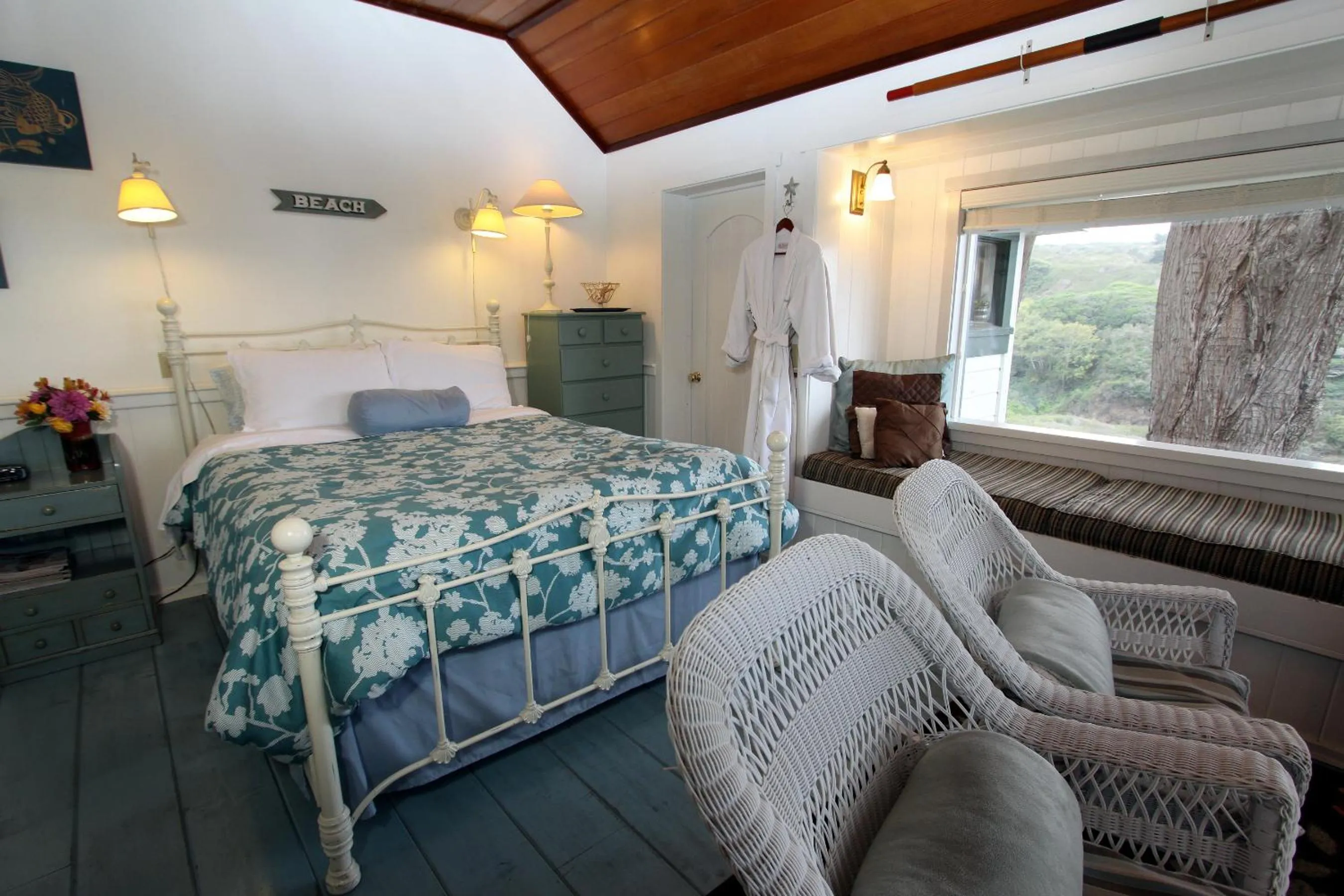 Bedroom, Bed in Elk Cove Inn & Spa