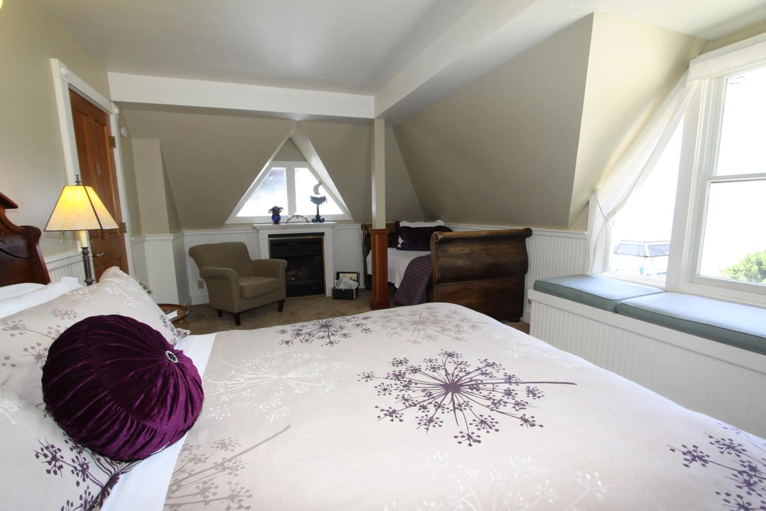 Bedroom, Bed in Elk Cove Inn & Spa