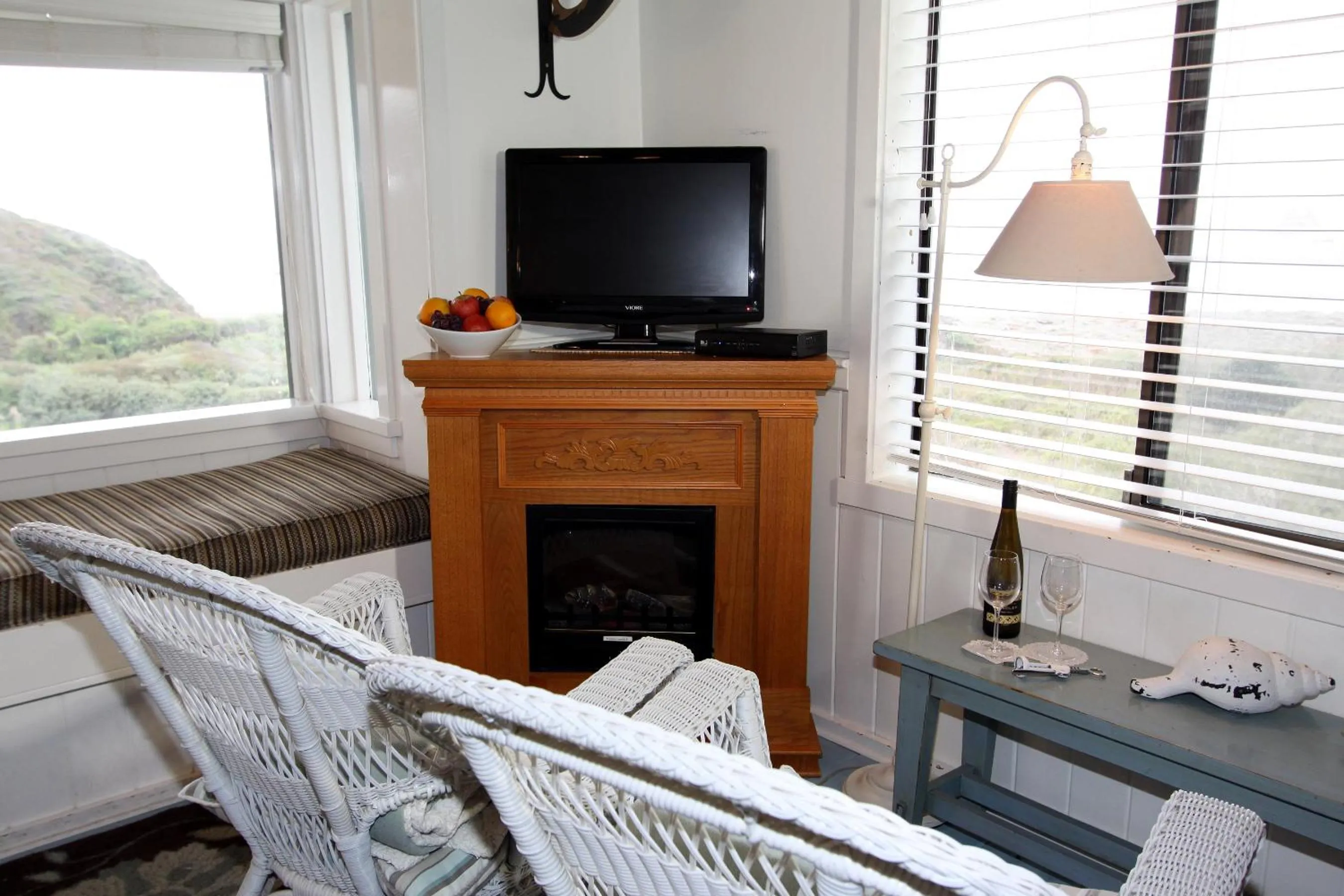 TV and multimedia in Elk Cove Inn & Spa