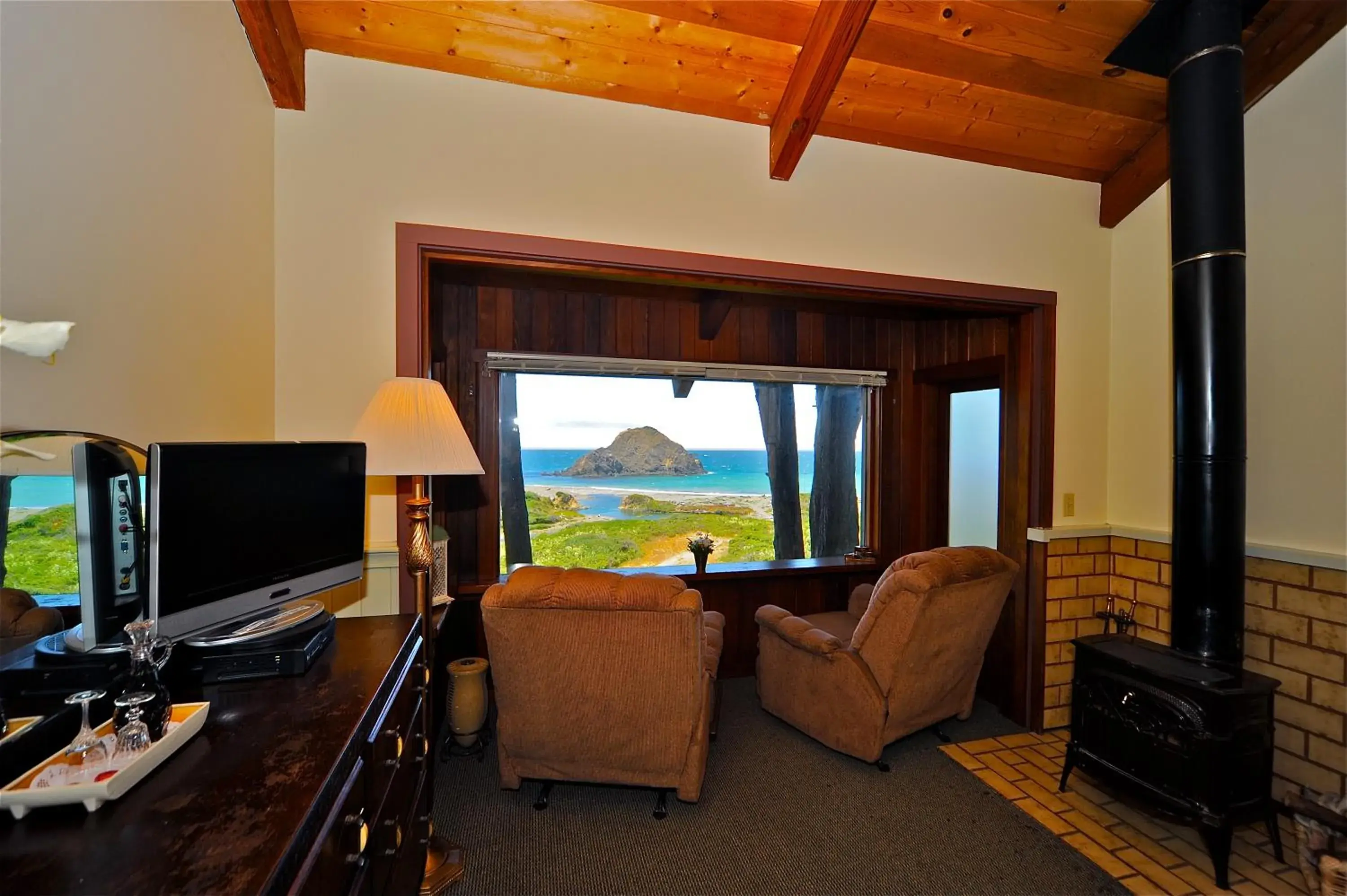 King Cottage with Ocean View - Pet Friendly in Elk Cove Inn & Spa King Cottage with Ocean View - Pet Friendly in Elk Cove Inn & Spa