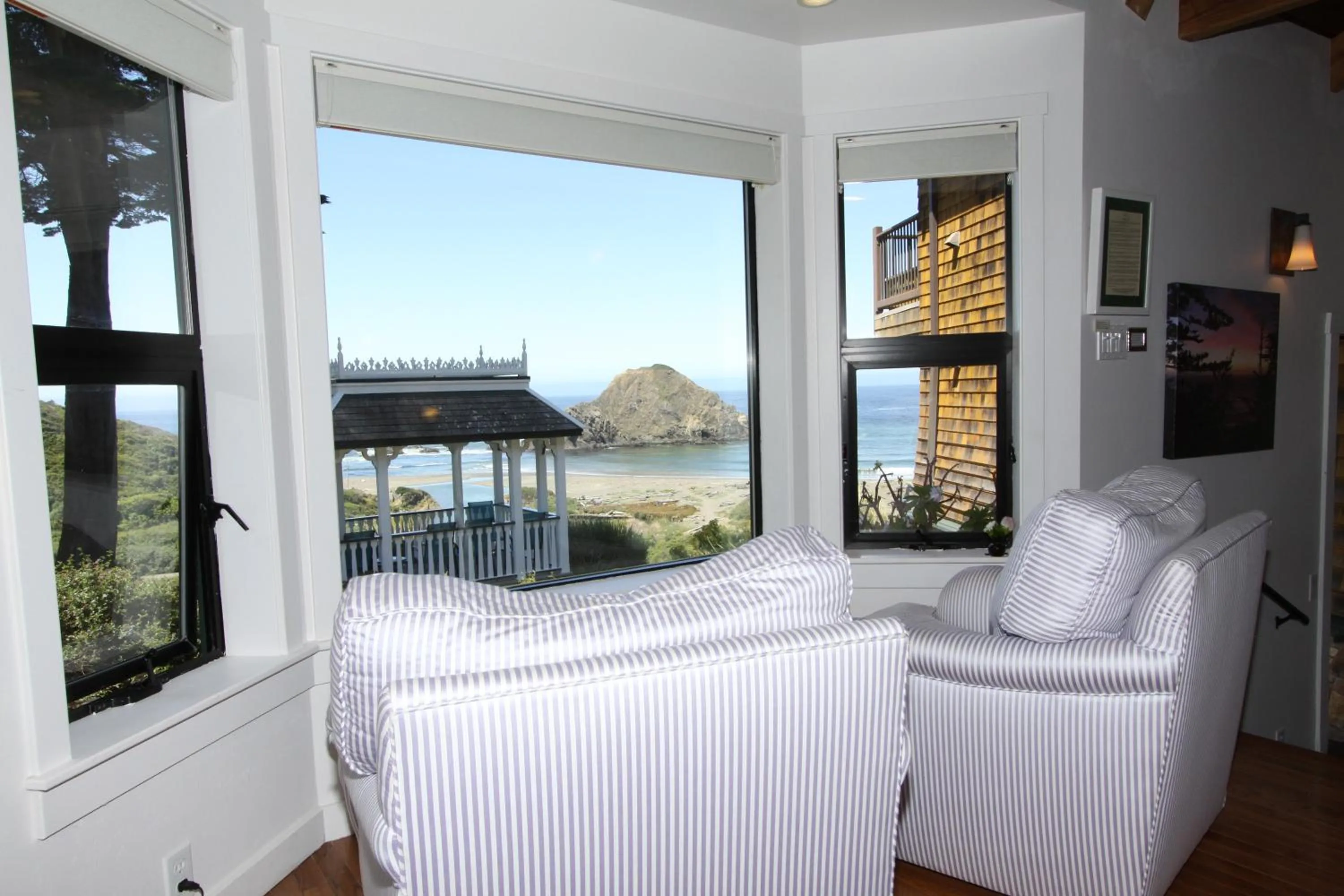 Seating area in Elk Cove Inn & Spa