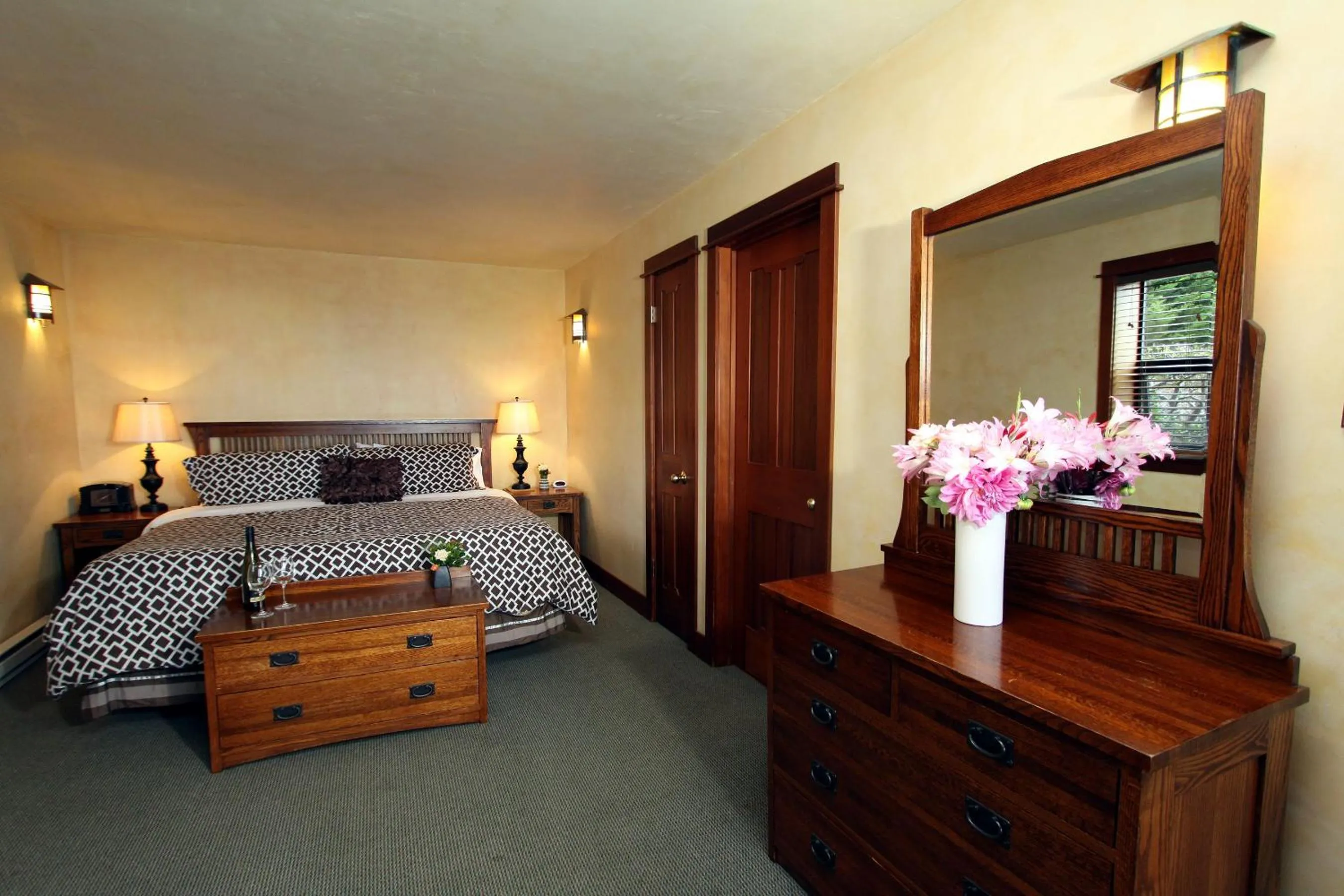 Bedroom, Bed in Elk Cove Inn & Spa