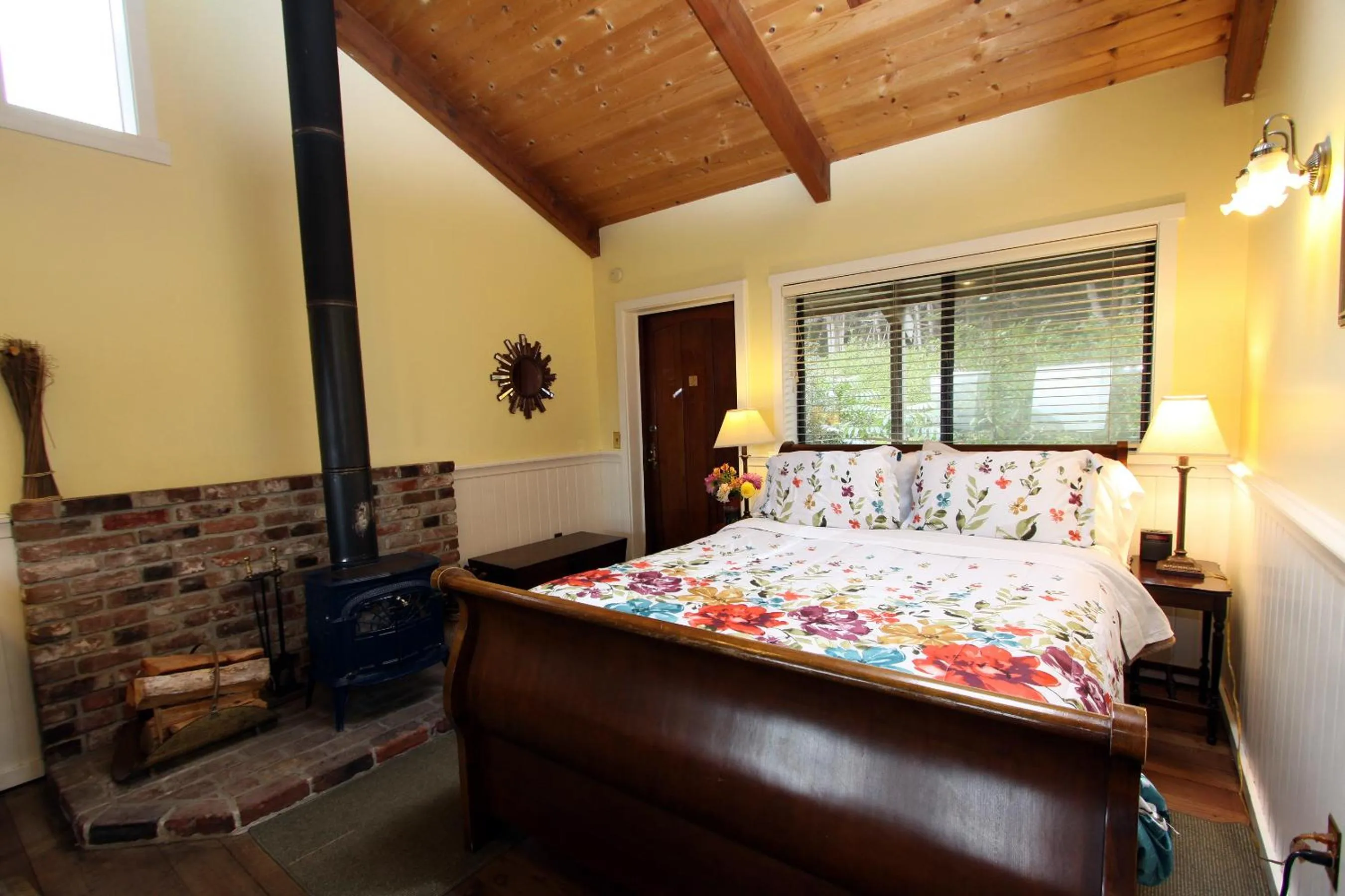 Bedroom, Bed in Elk Cove Inn & Spa