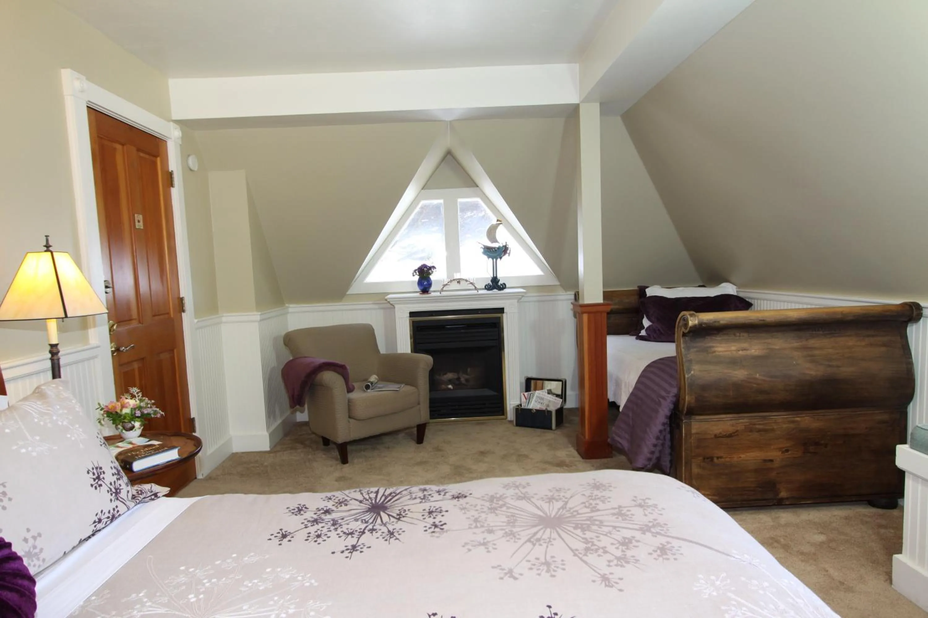 Bedroom, Bed in Elk Cove Inn & Spa