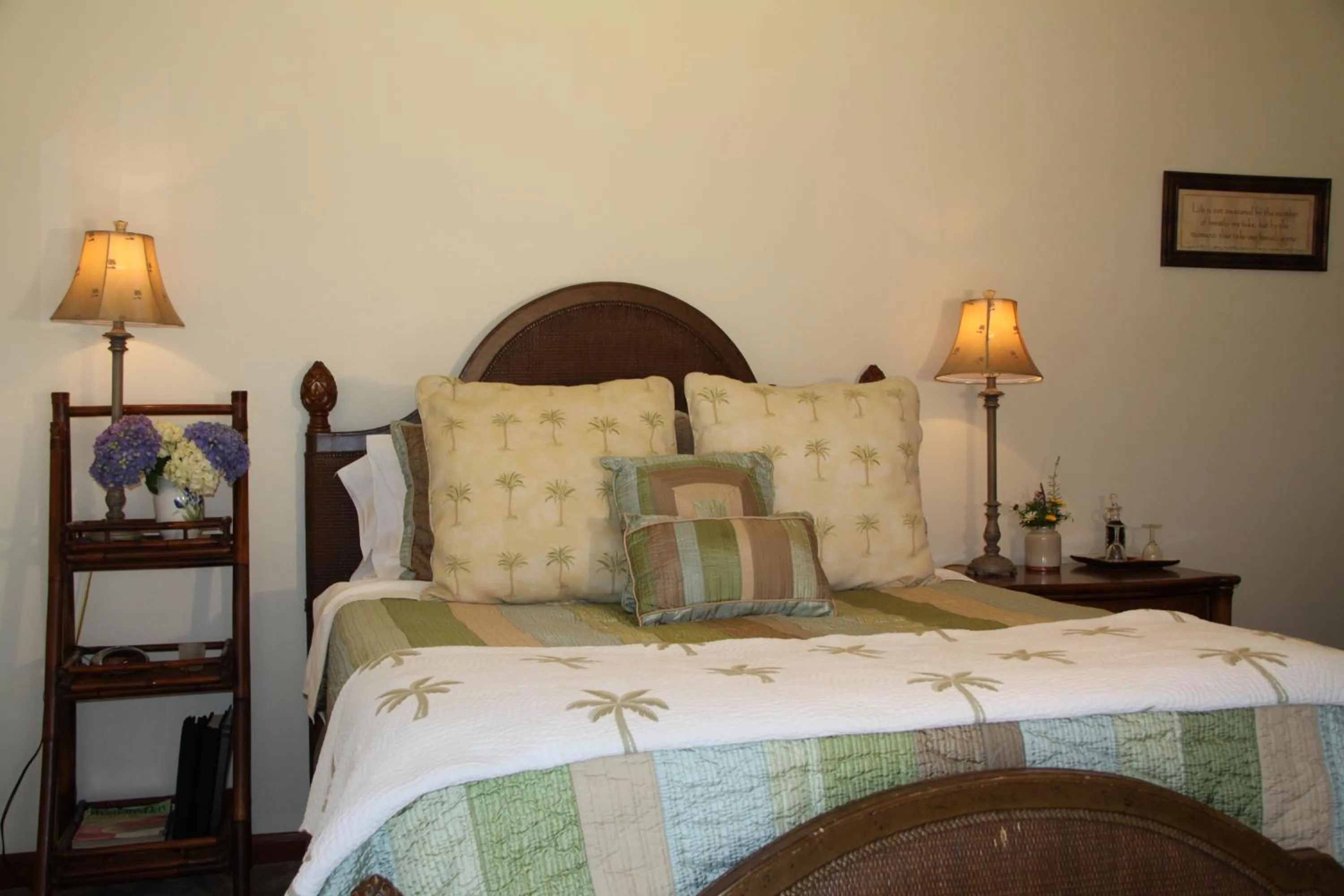 Bedroom, Bed in Elk Cove Inn & Spa