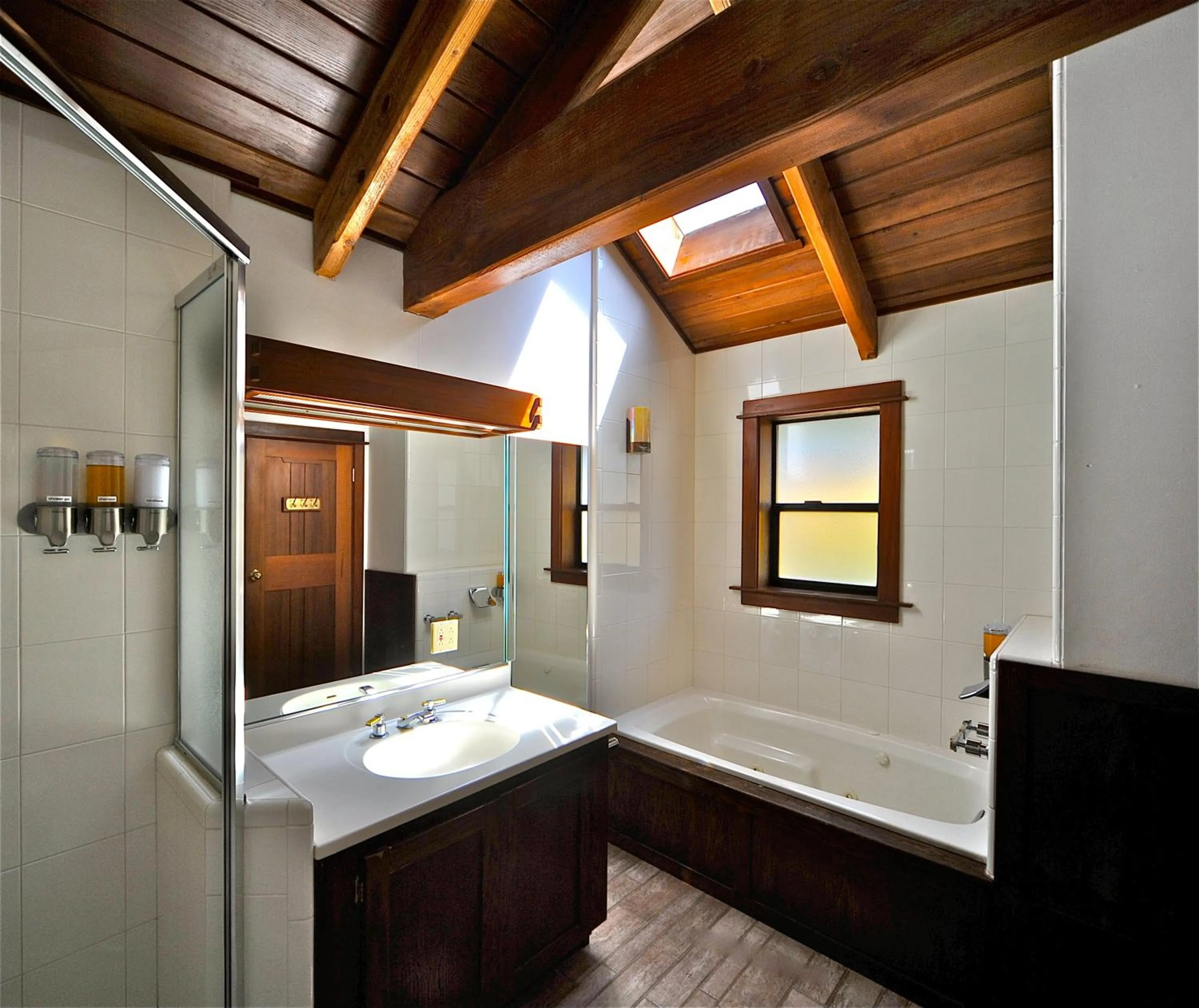 Bathroom in Elk Cove Inn & Spa