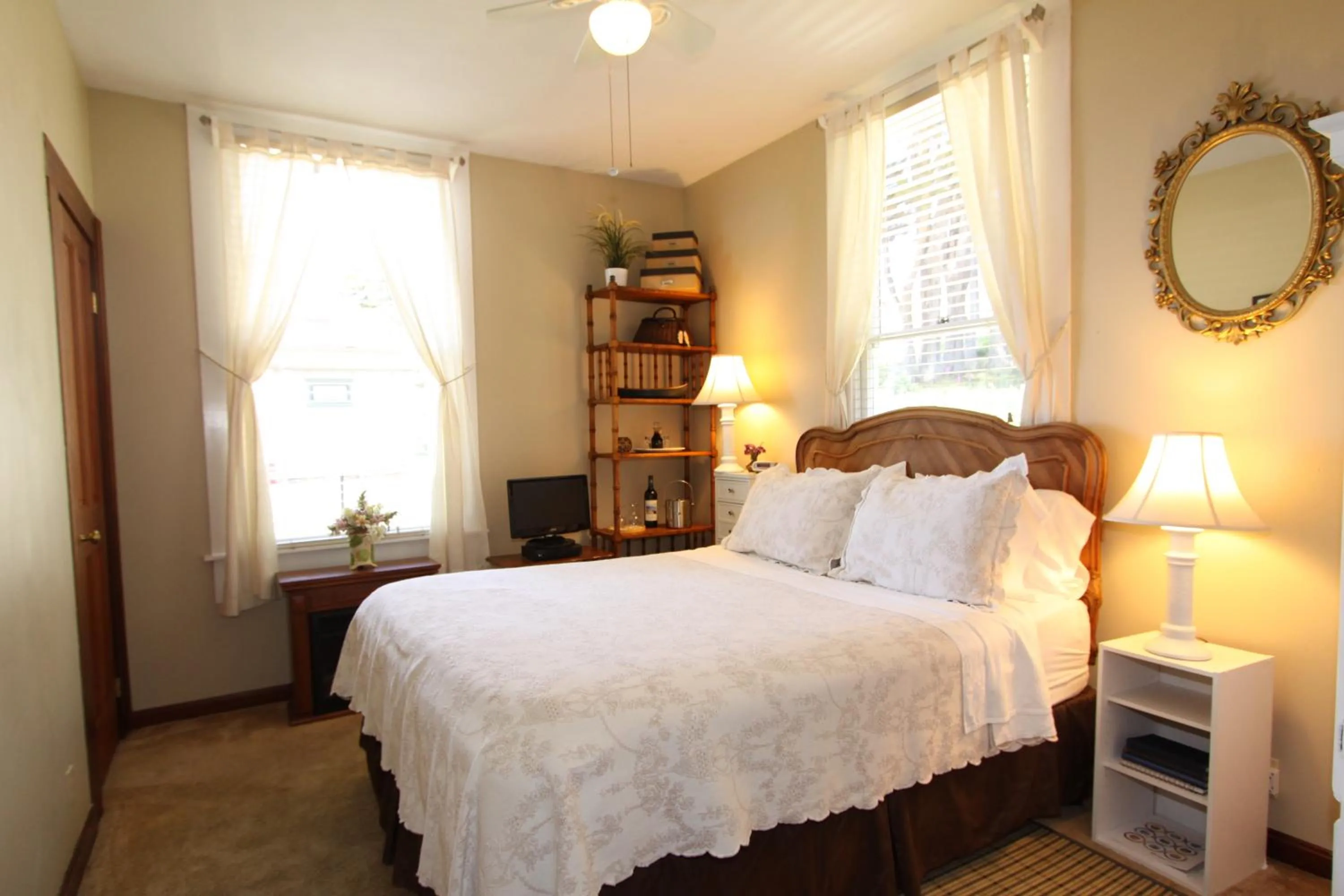 Bedroom, Bed in Elk Cove Inn & Spa