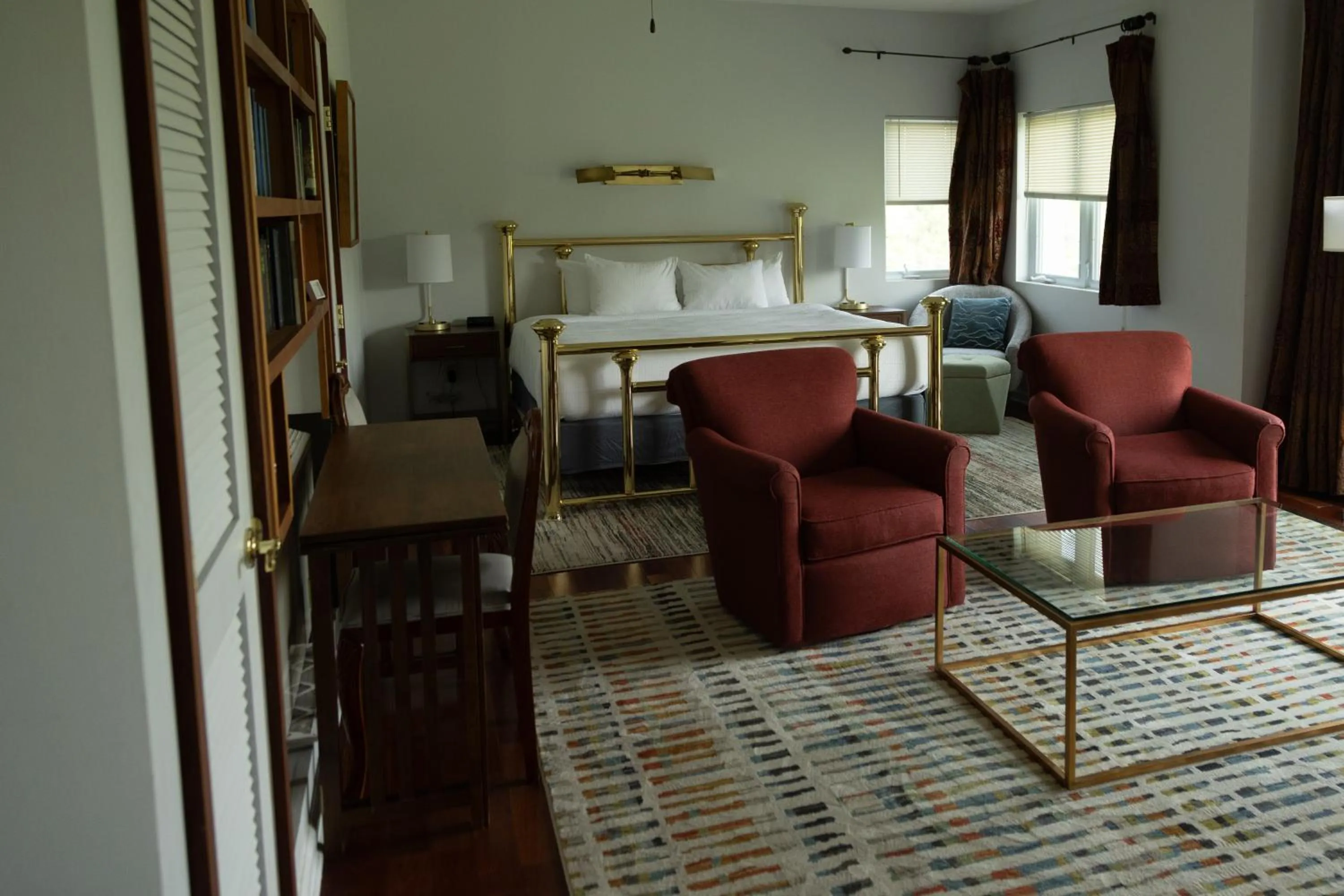 Seating area, Bed in La Tourelle Inn & Spa