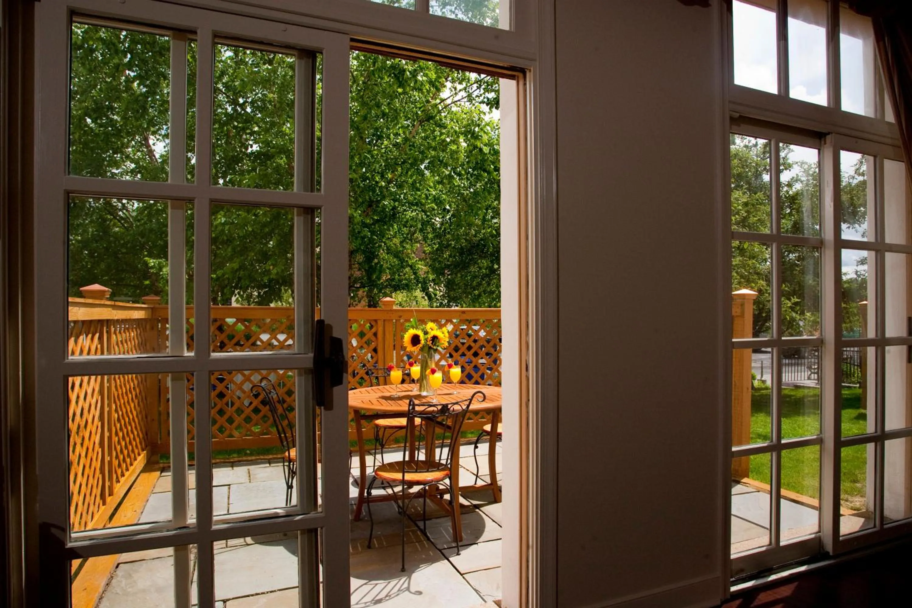 Patio in La Tourelle Inn & Spa