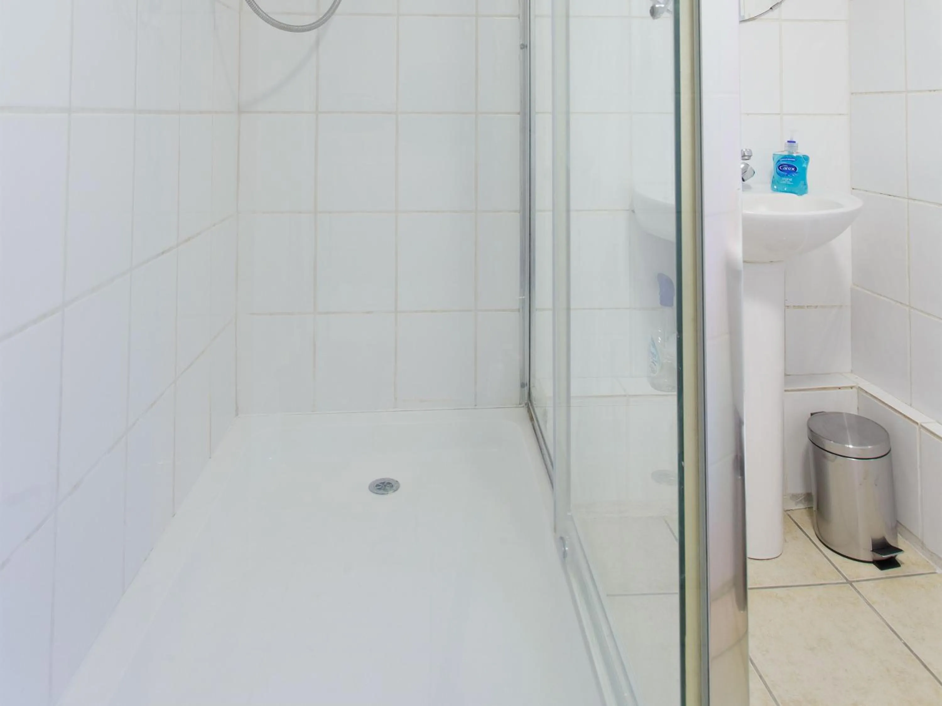 Bathroom in Ruth Apartments