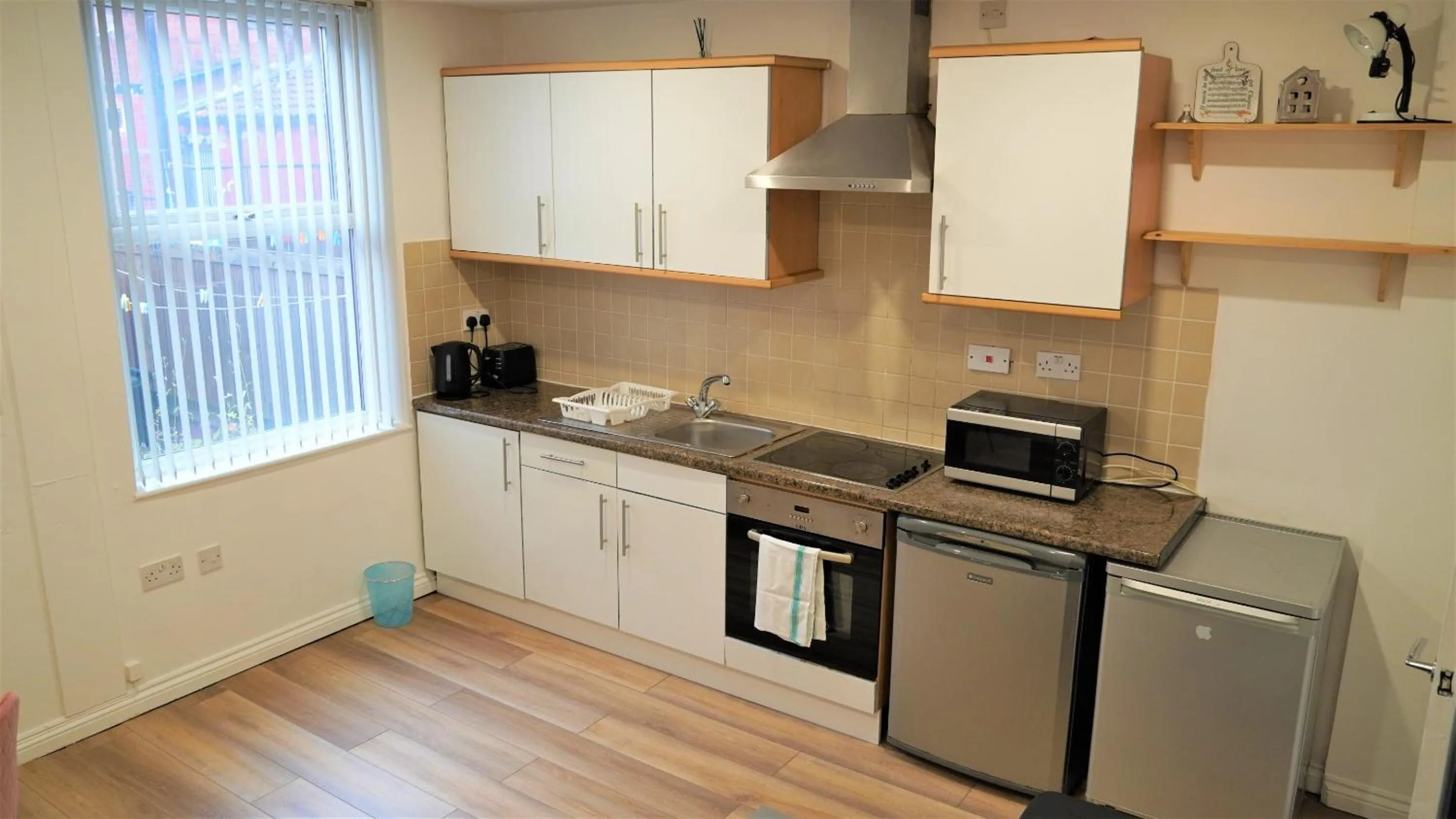 Kitchen or kitchenette in Ruth Apartments