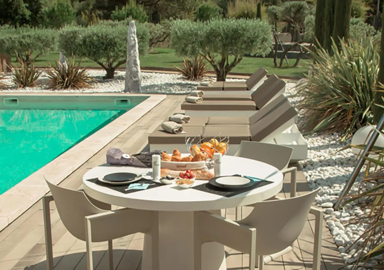 Food and drinks in Mas des Cigales