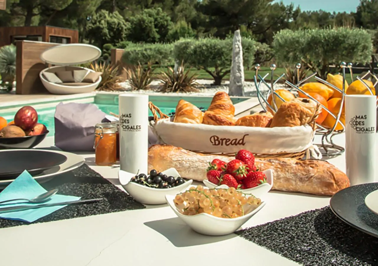 Continental breakfast in Mas des Cigales