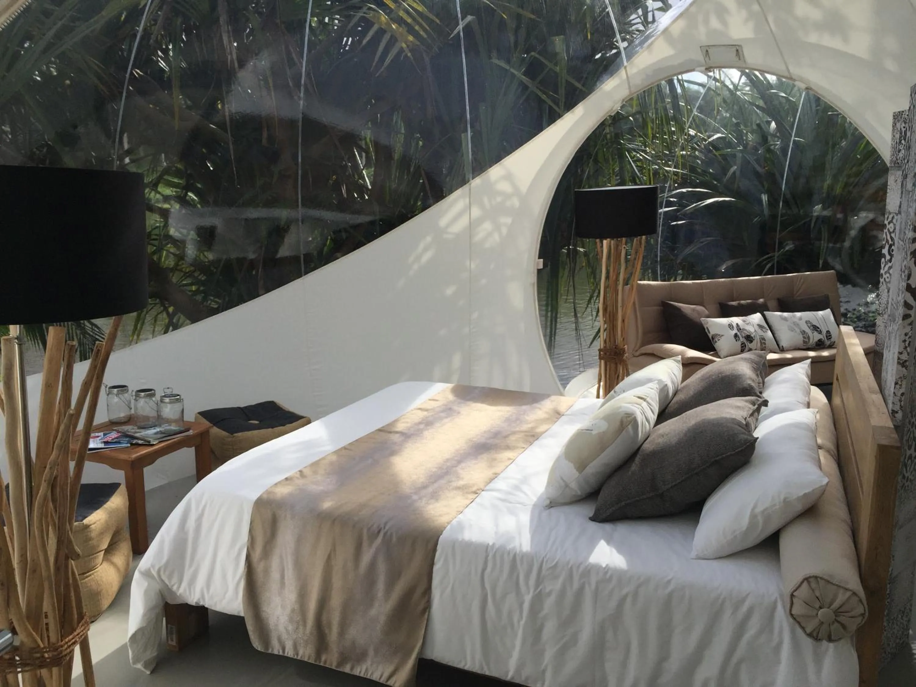 Bed in Bubble Lodge Bois Chéri Plantation