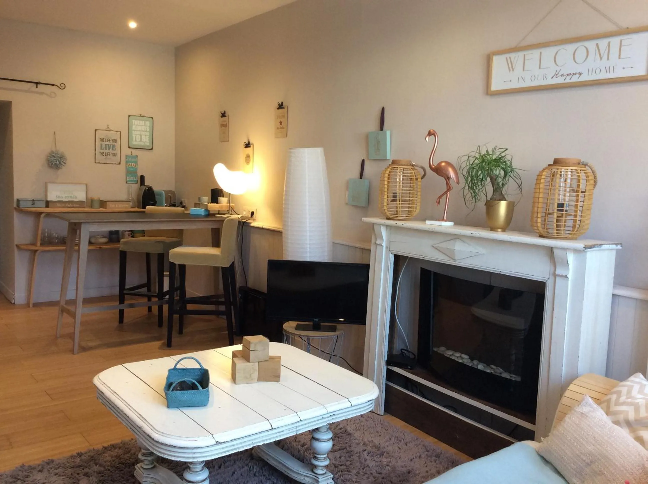 Seating area in Kosy Suite