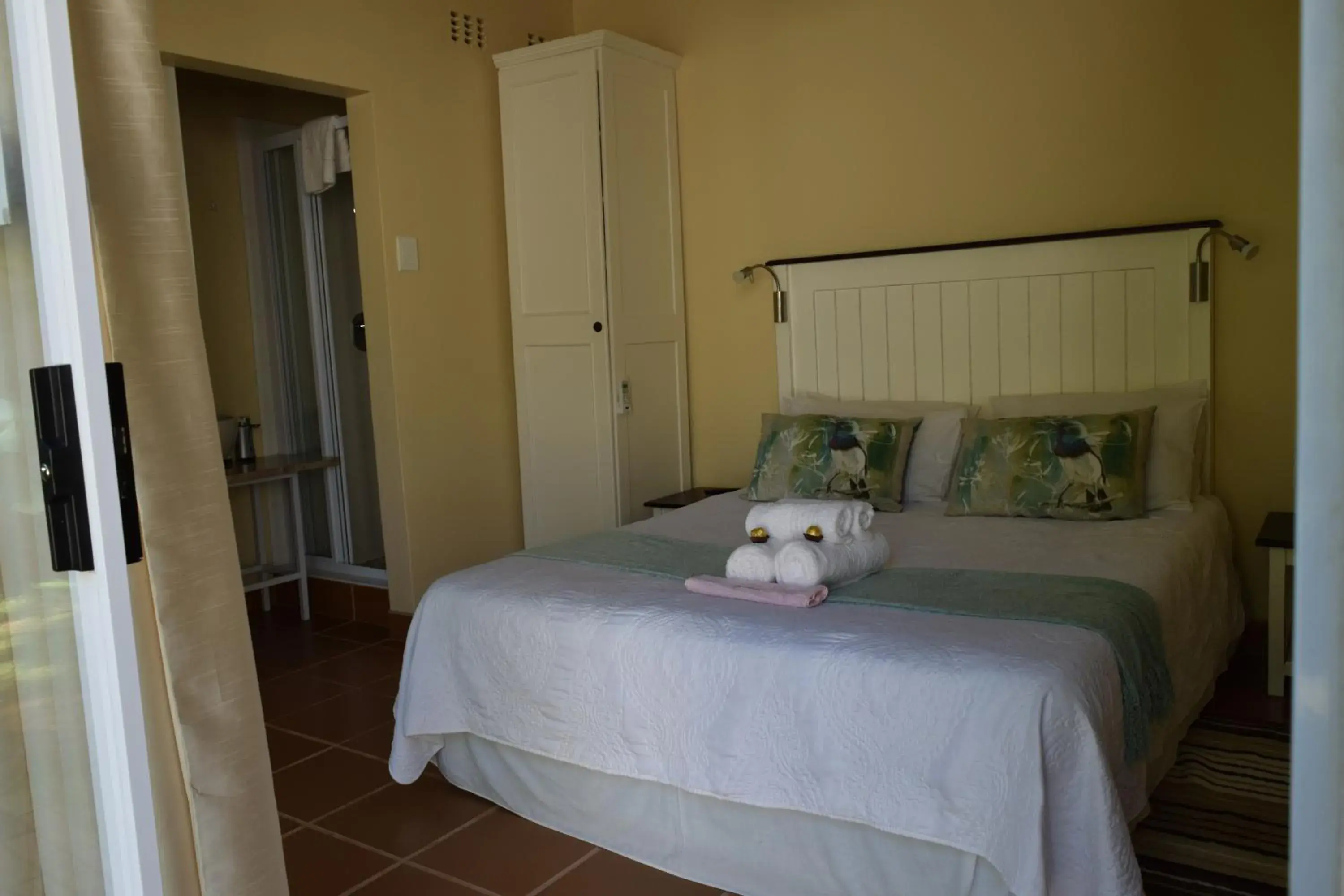 Double Room with Garden View - single occupancy in Hunters B&B Double Room with Garden View - single occupancy in Hunters B&B