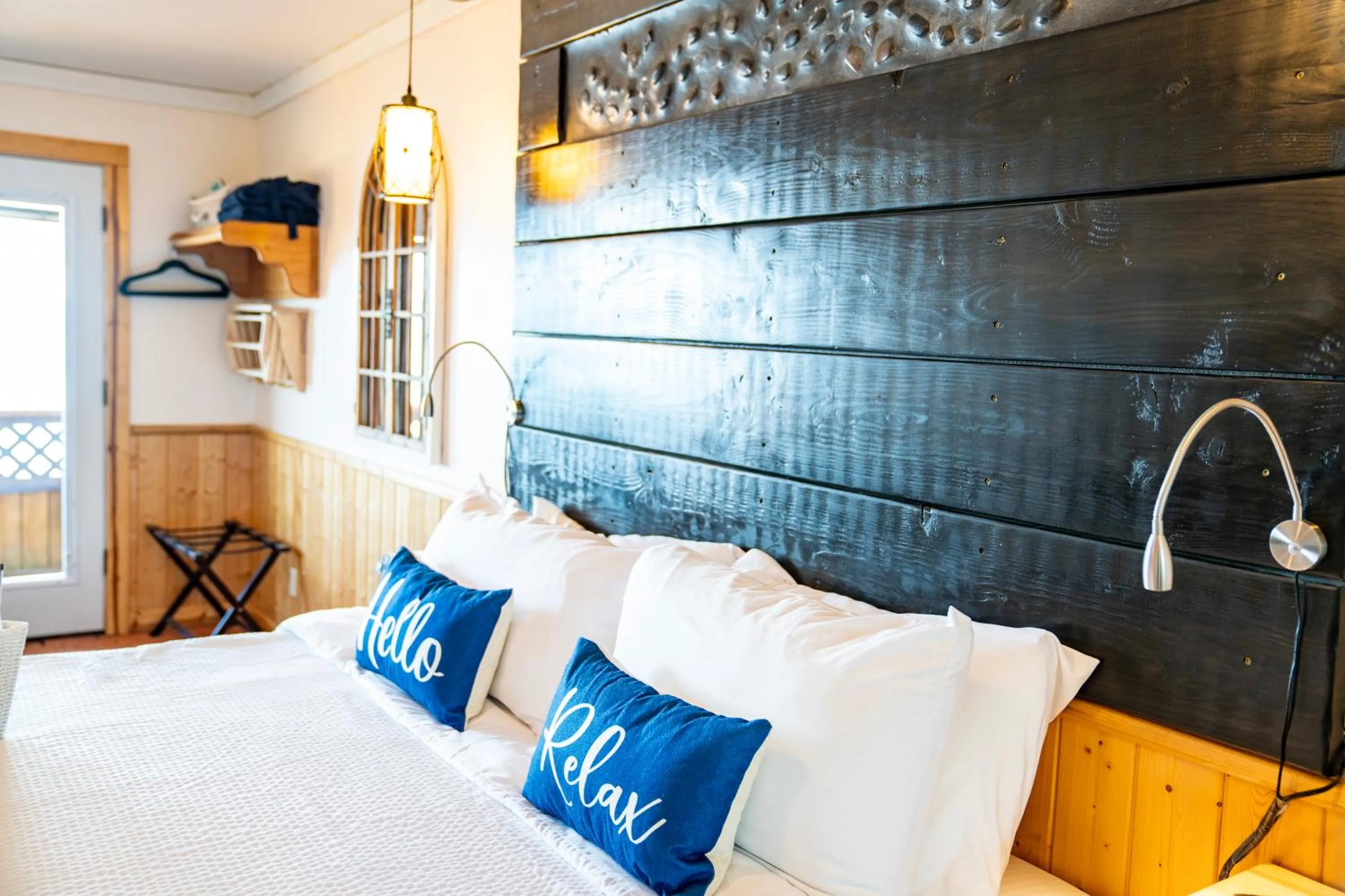 Bed in Homer Inn & Spa