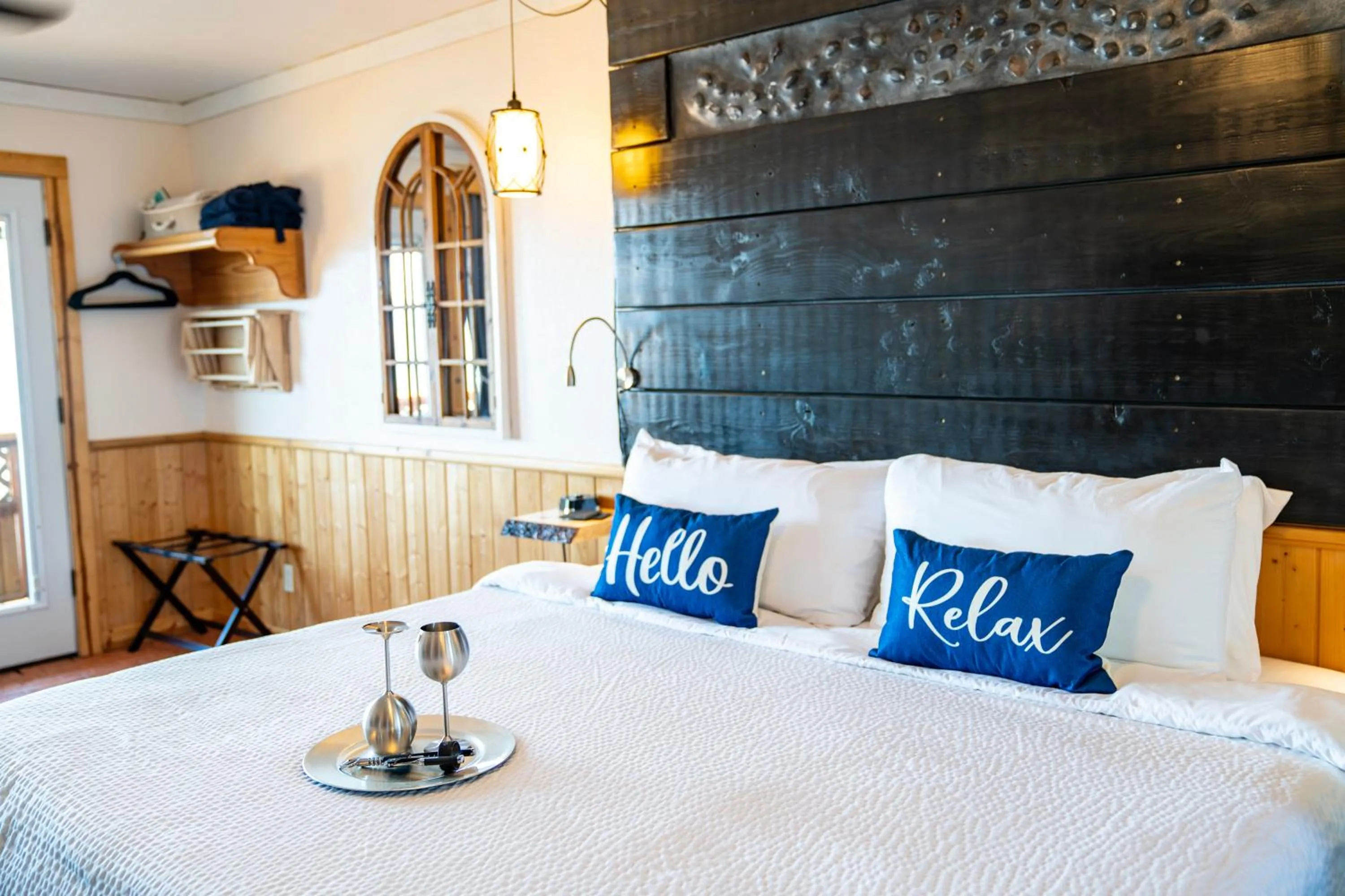 Bed in Homer Inn & Spa