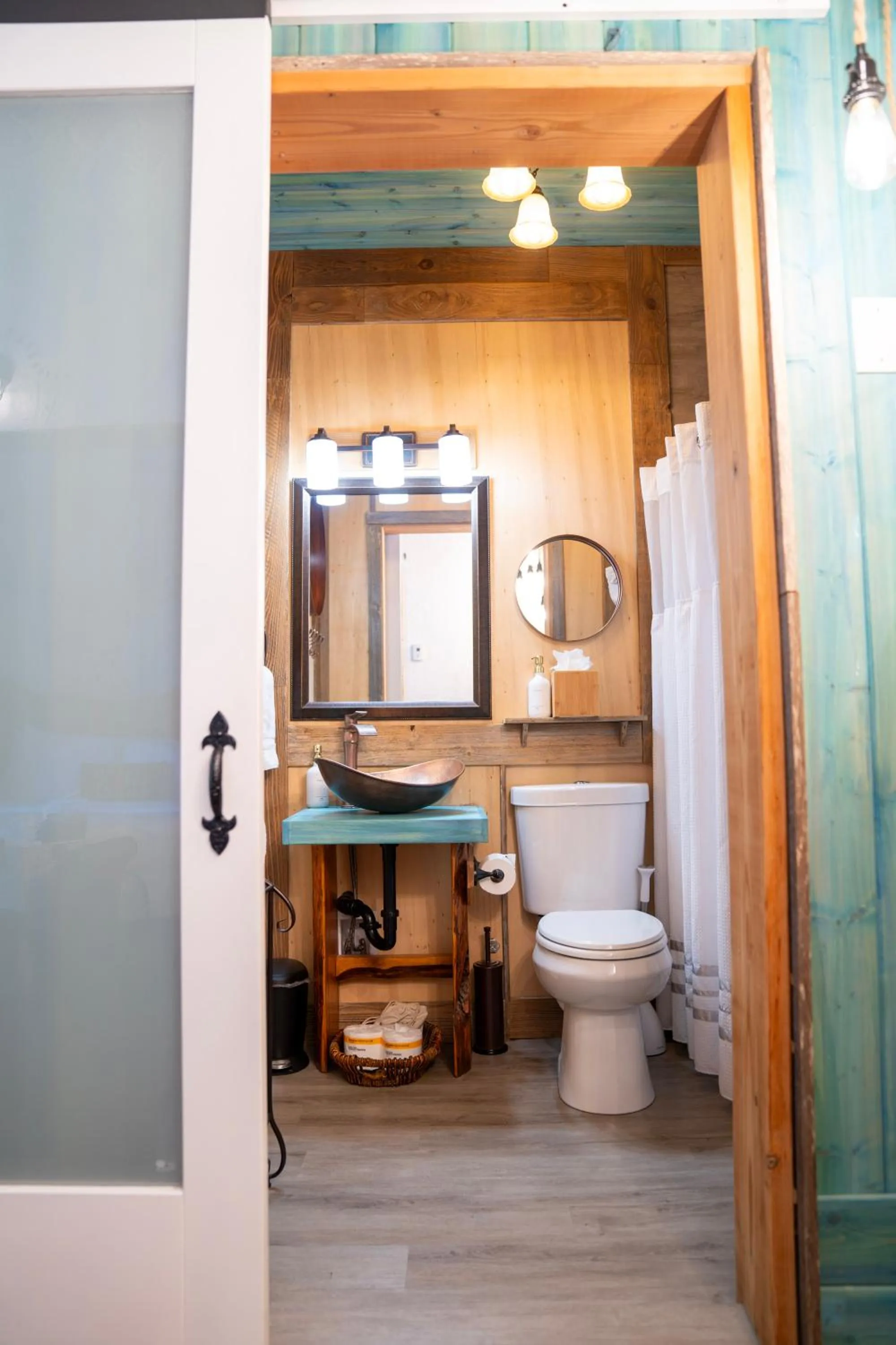 Bathroom in Homer Inn & Spa