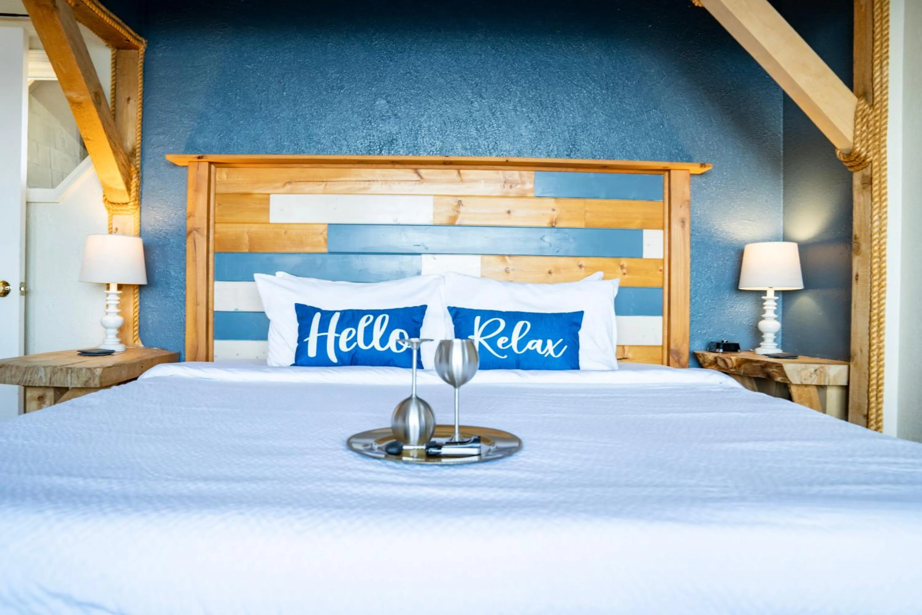 Bed in Homer Inn & Spa