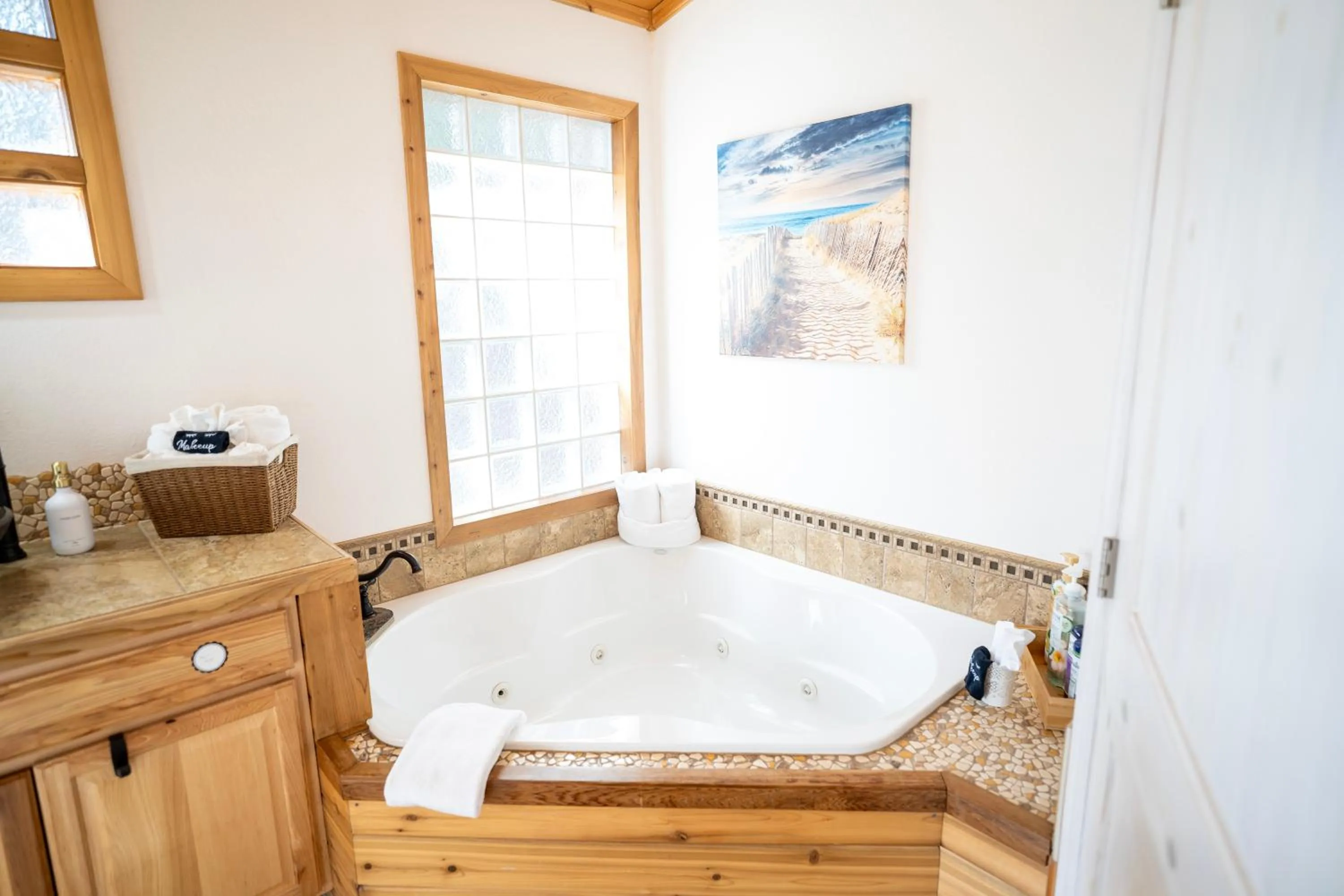 Bed in Homer Inn & Spa