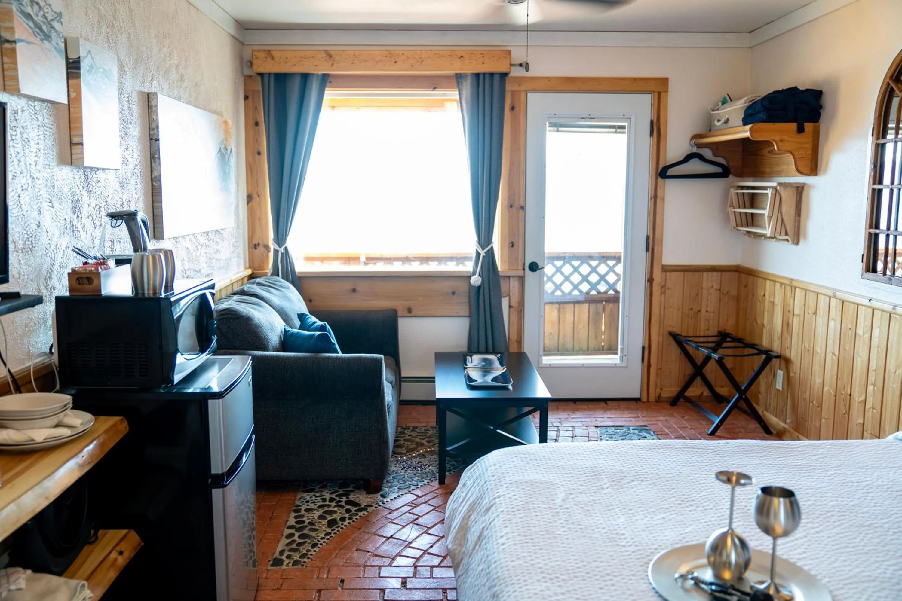 Bed in Homer Inn & Spa