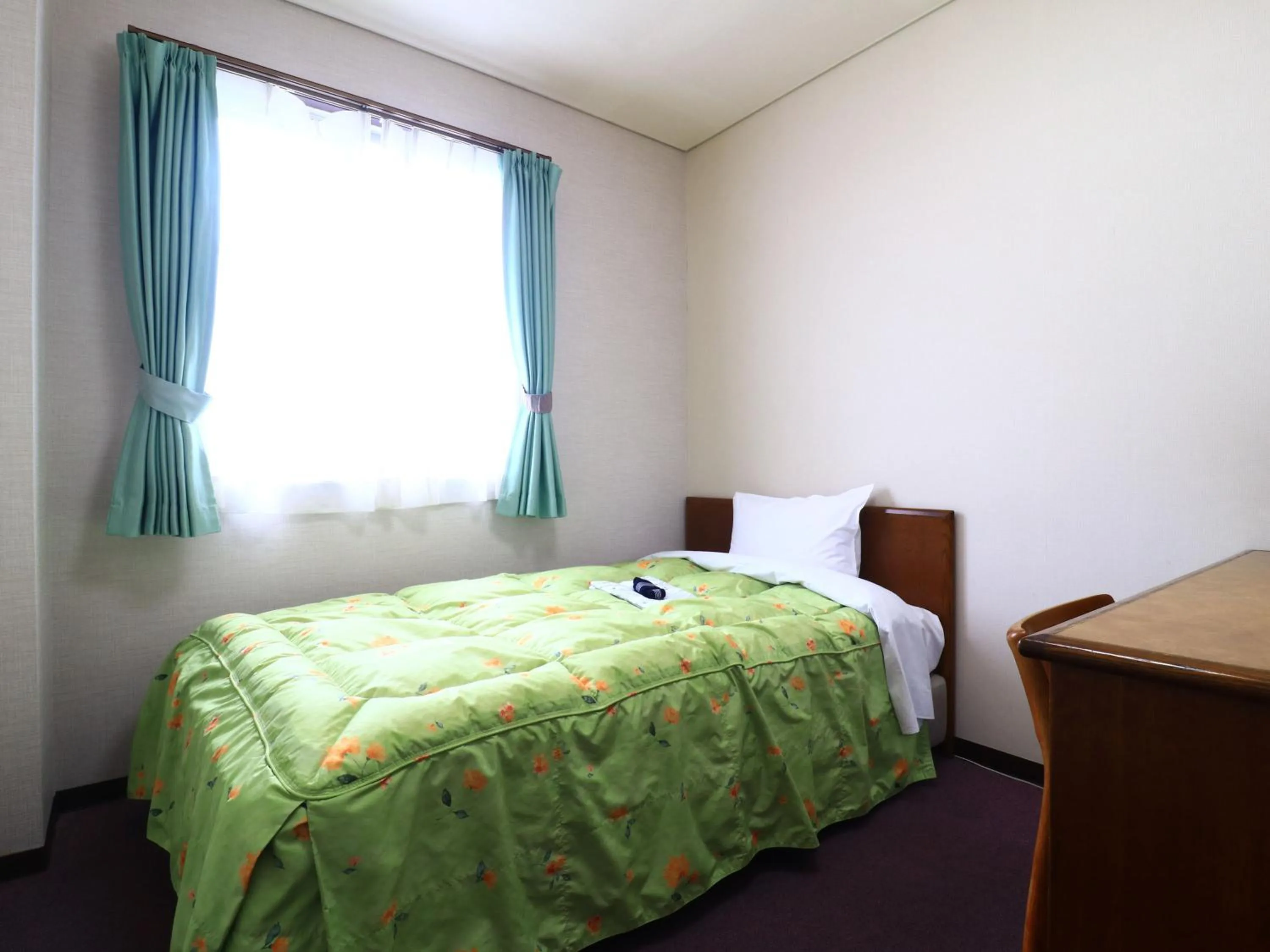 Photo of the whole room, Bed in Shinseto Station Hotel
