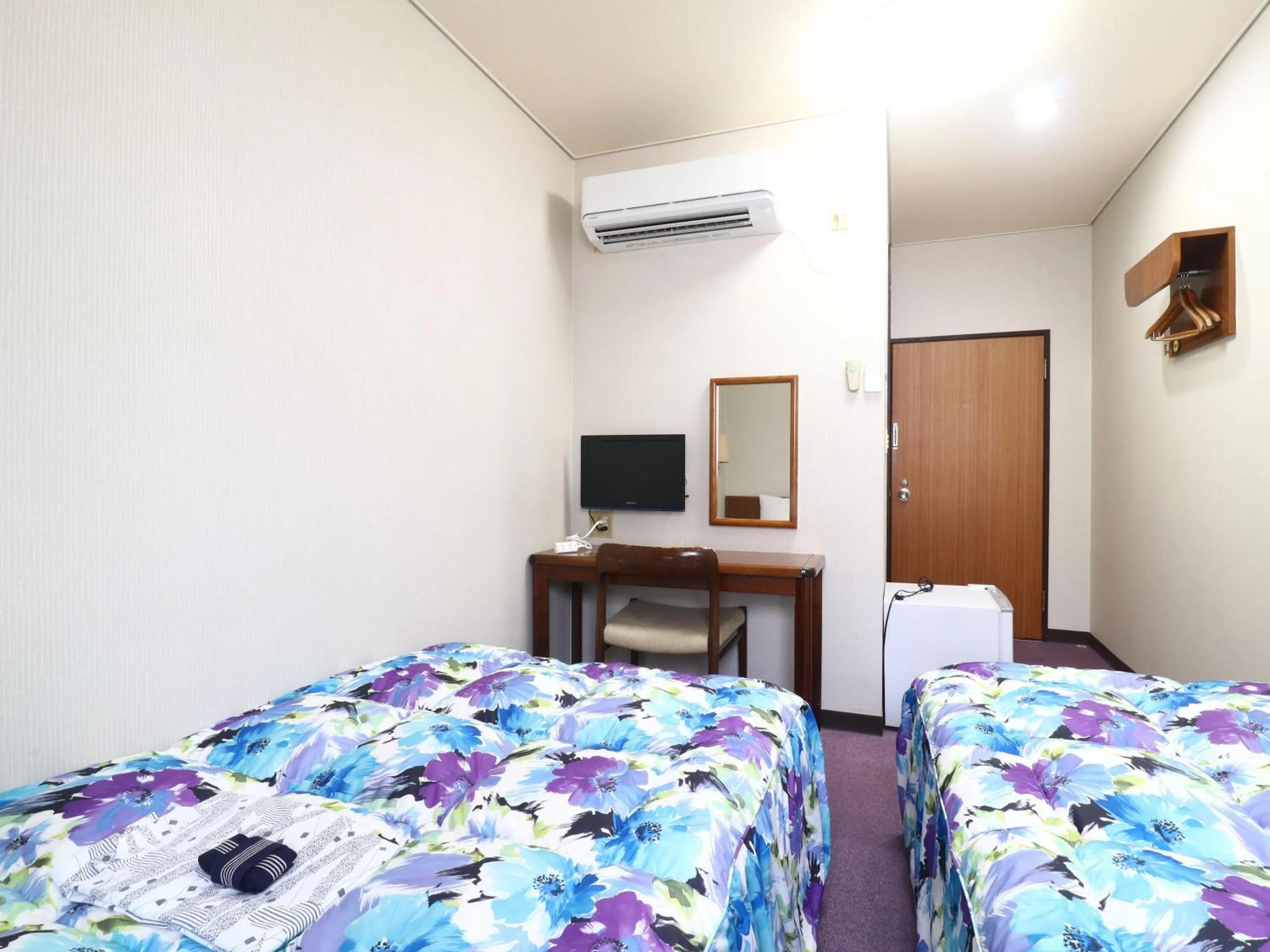 Photo of the whole room, Bed in Shinseto Station Hotel